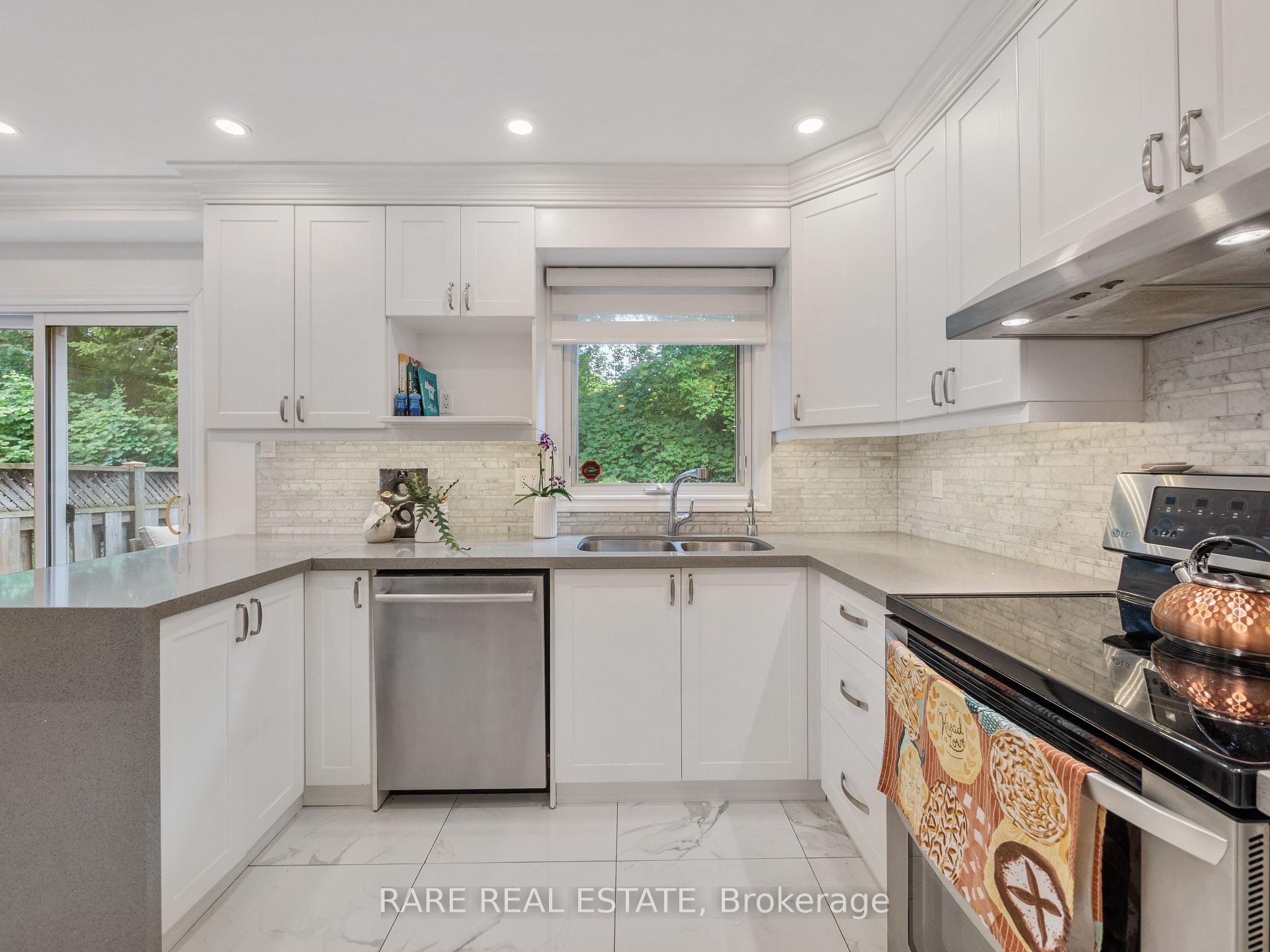 Photo 10 of 158 Borrows Street, Vaughan, Lakeview Estates — HOMEH