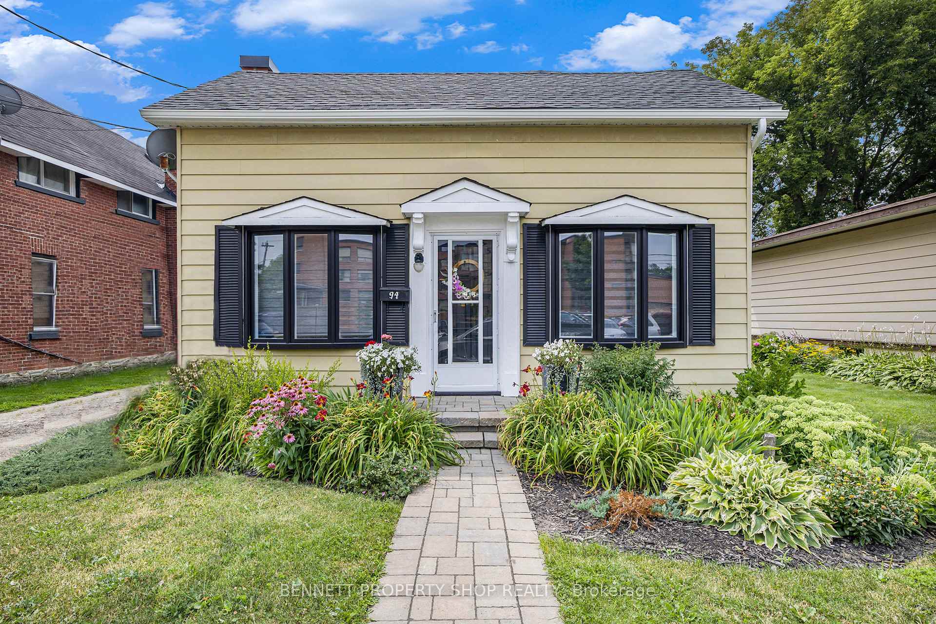 Front of 94 Mcgonigal Street W
