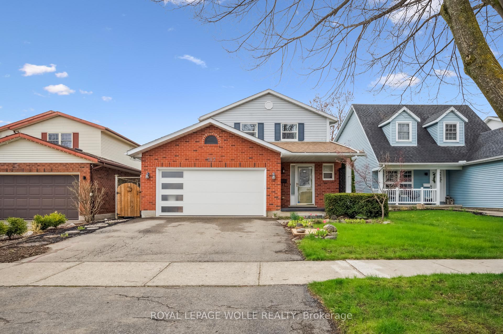 Photo 2 of 317 Bushview Crescent, Waterloo — HOMEH