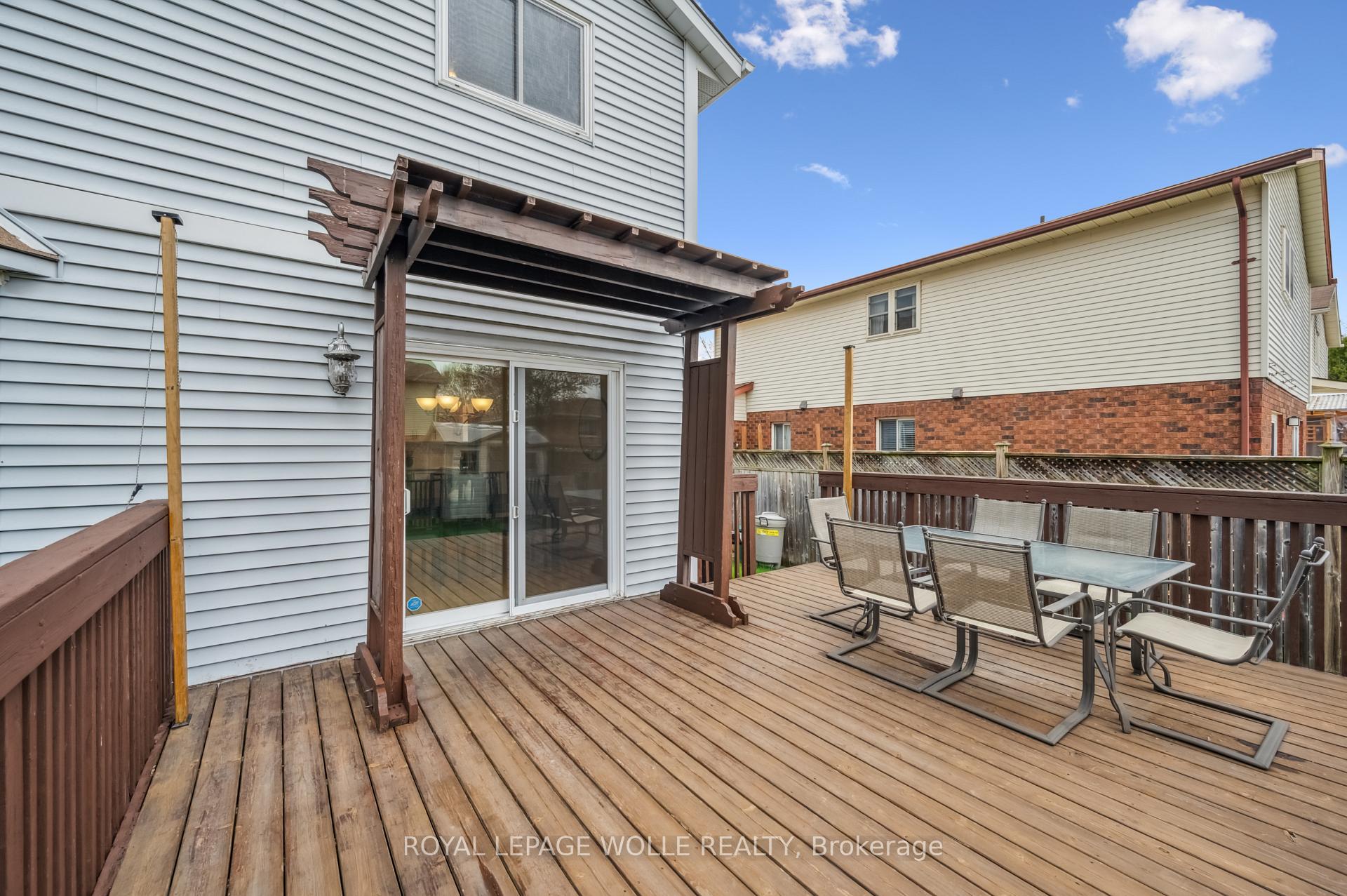 Photo 35 of 317 Bushview Crescent, Waterloo — HOMEH