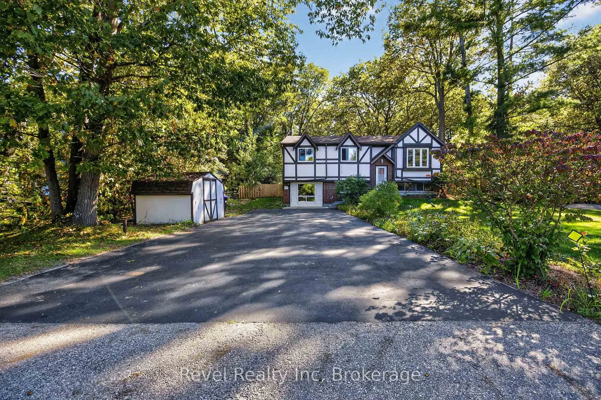 Front of 203 Knox Road W