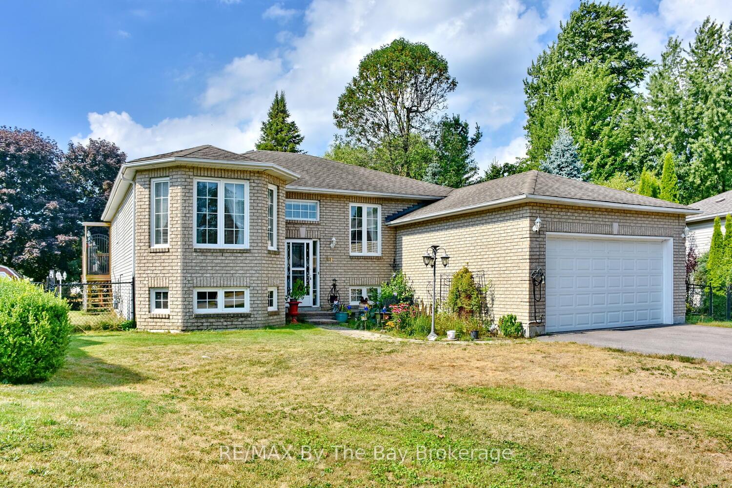 Photo 1 of 41 Evergreen Crescent, Wasaga Beach — HOMEH