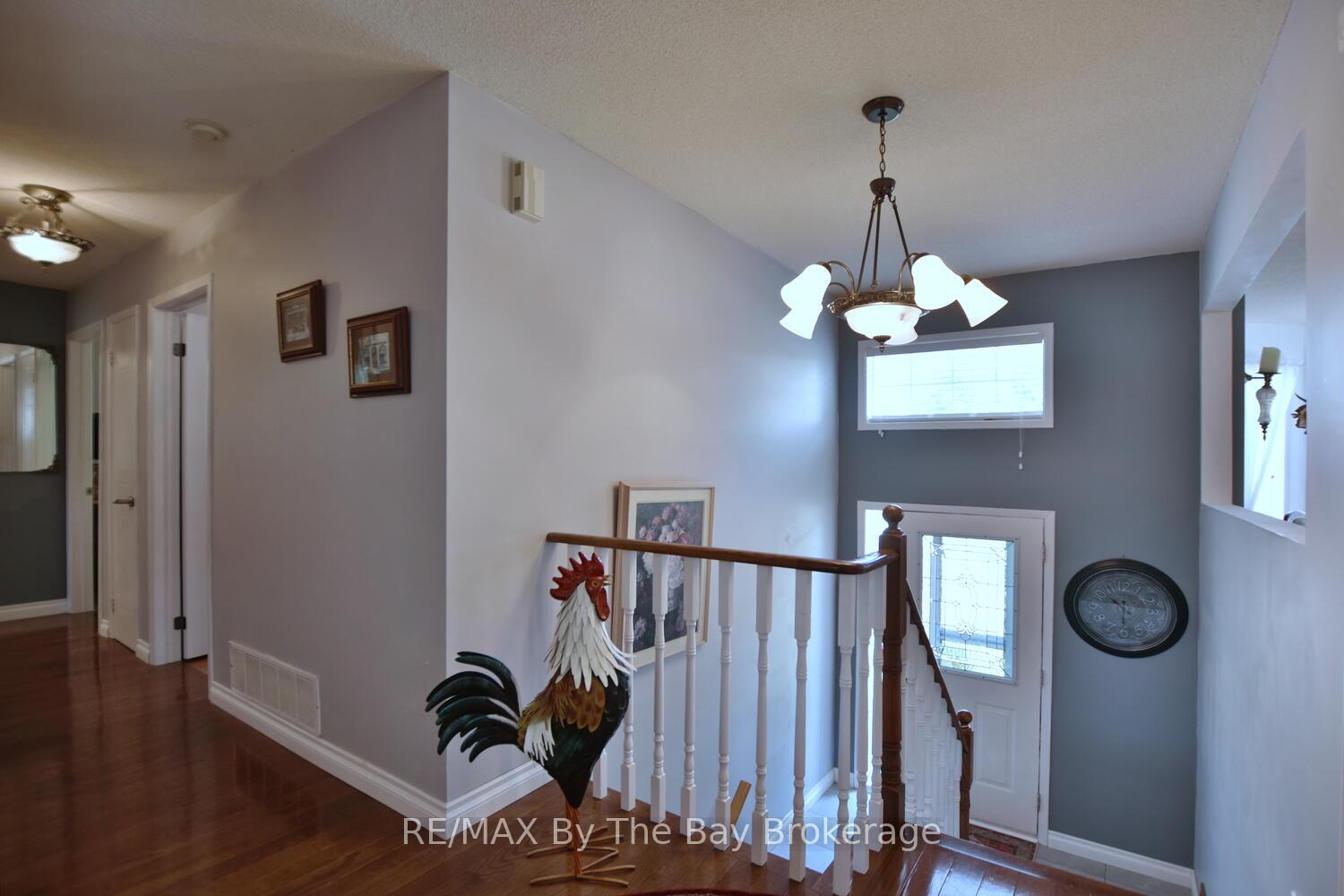Photo 2 of 41 Evergreen Crescent, Wasaga Beach — HOMEH