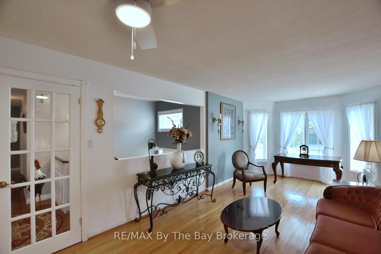 Photo 4 of 41 Evergreen Crescent, Wasaga Beach — HOMEH