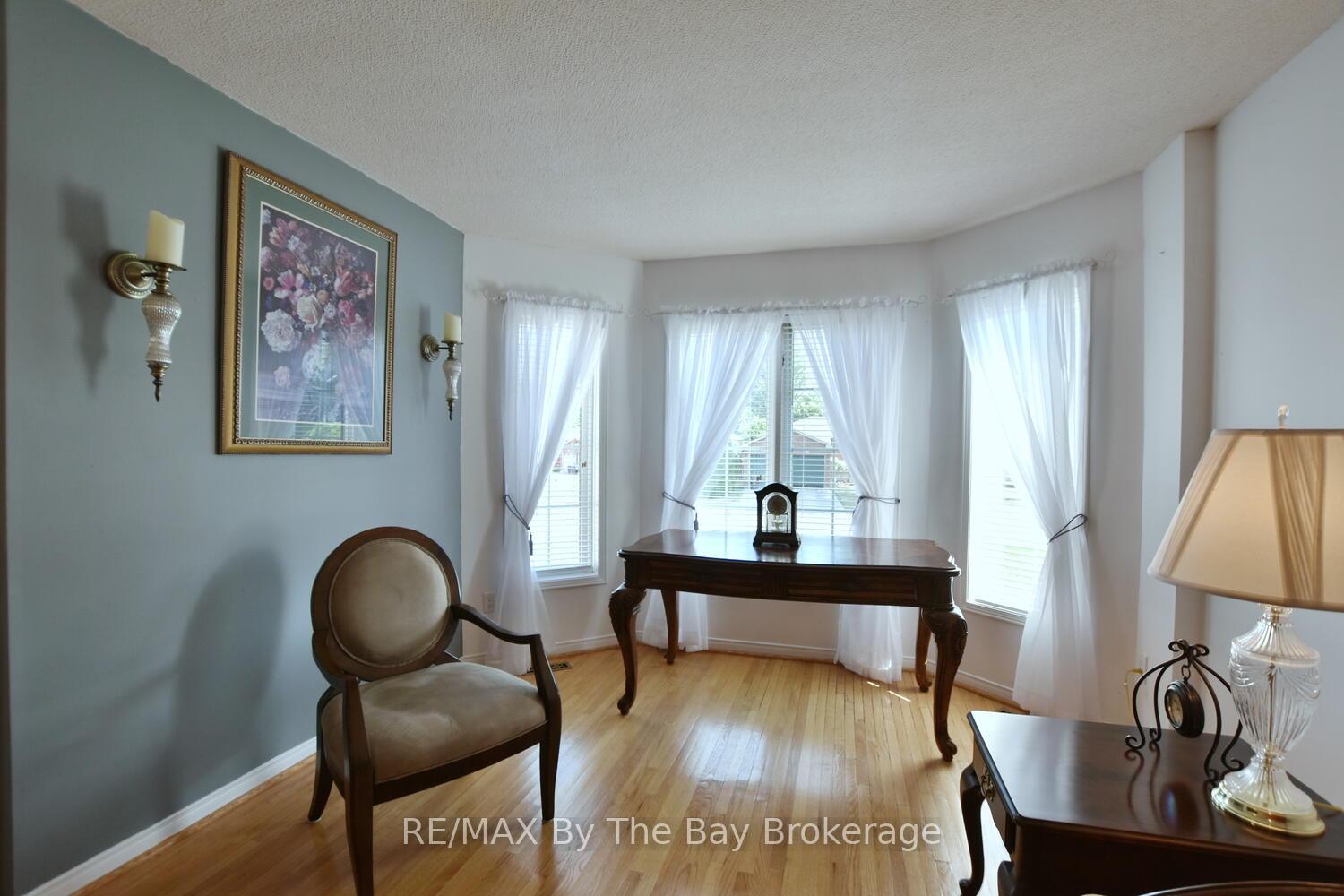 Photo 5 of 41 Evergreen Crescent, Wasaga Beach — HOMEH