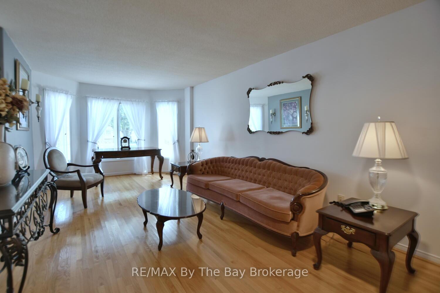 Photo 7 of 41 Evergreen Crescent, Wasaga Beach — HOMEH