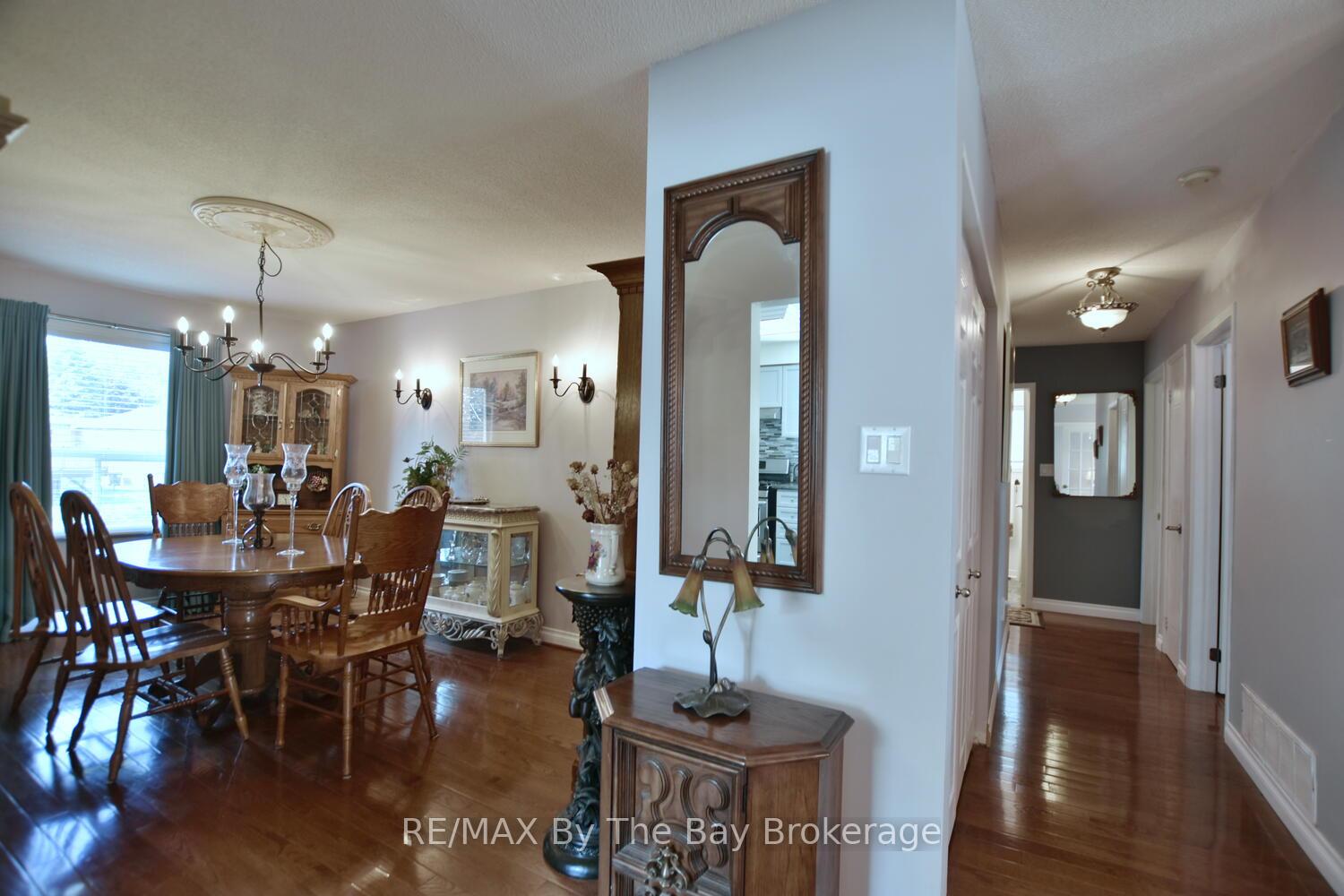 Photo 8 of 41 Evergreen Crescent, Wasaga Beach — HOMEH