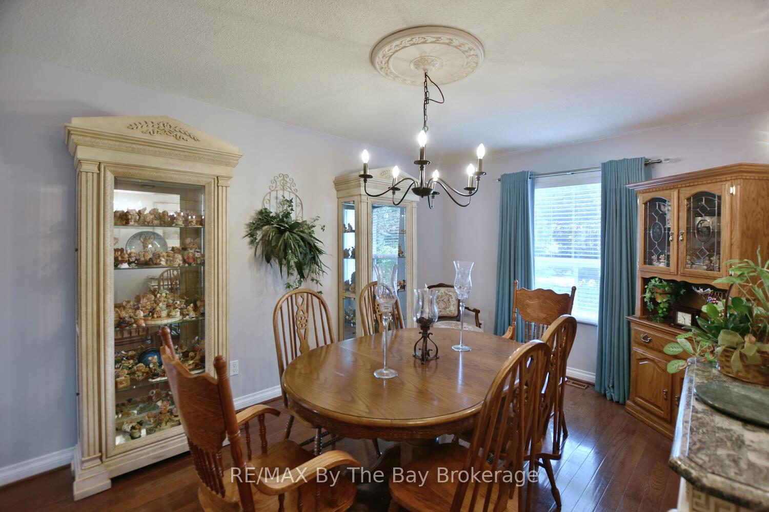 Photo 9 of 41 Evergreen Crescent, Wasaga Beach — HOMEH