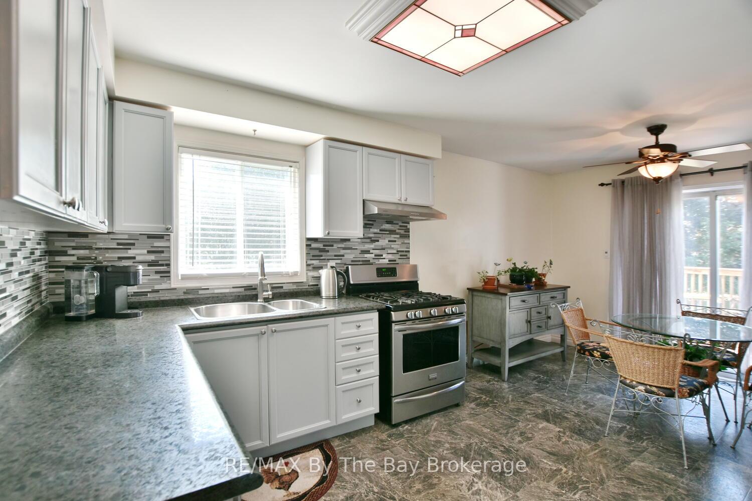 Photo 11 of 41 Evergreen Crescent, Wasaga Beach — HOMEH