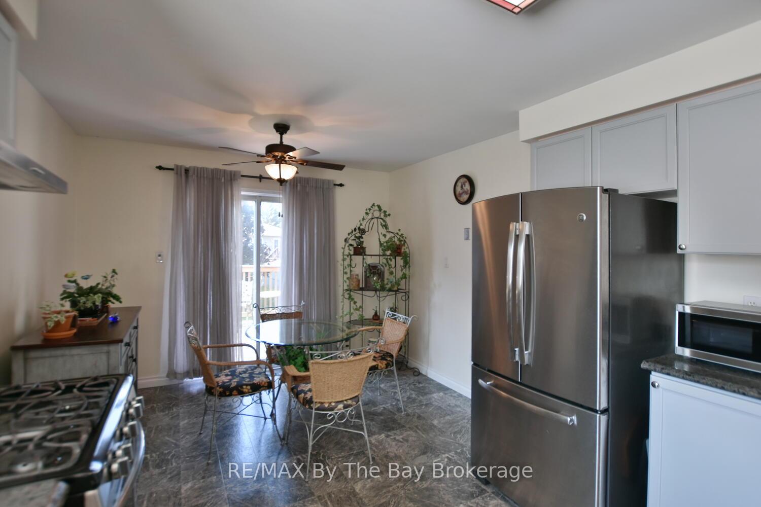 Photo 12 of 41 Evergreen Crescent, Wasaga Beach — HOMEH