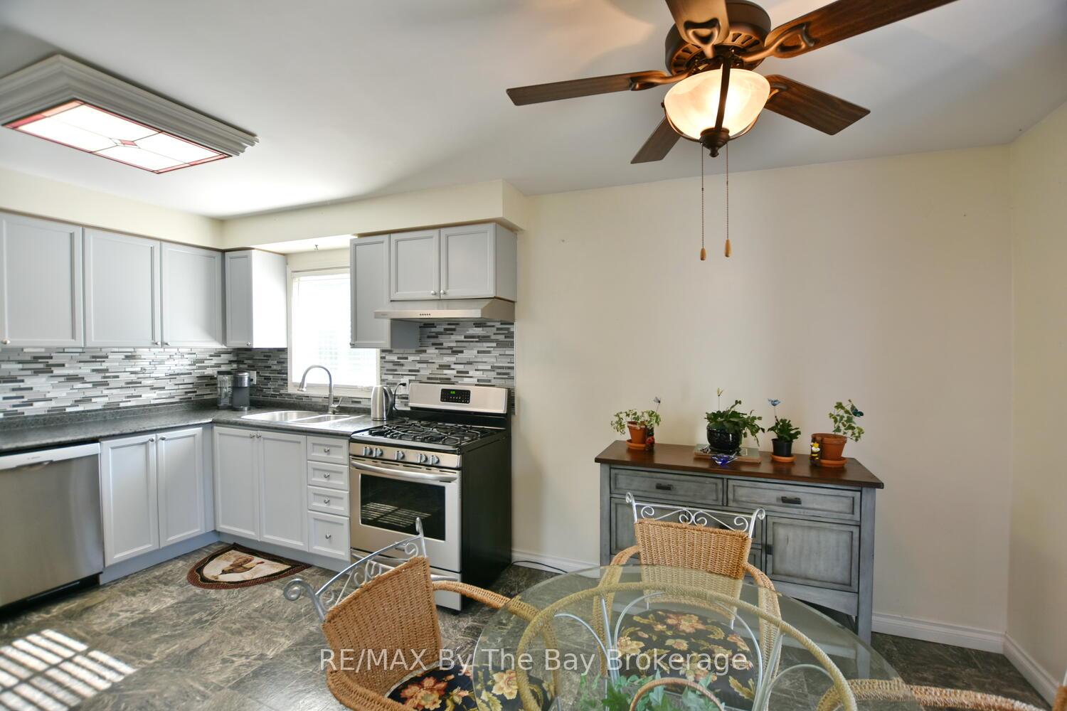 Photo 14 of 41 Evergreen Crescent, Wasaga Beach — HOMEH