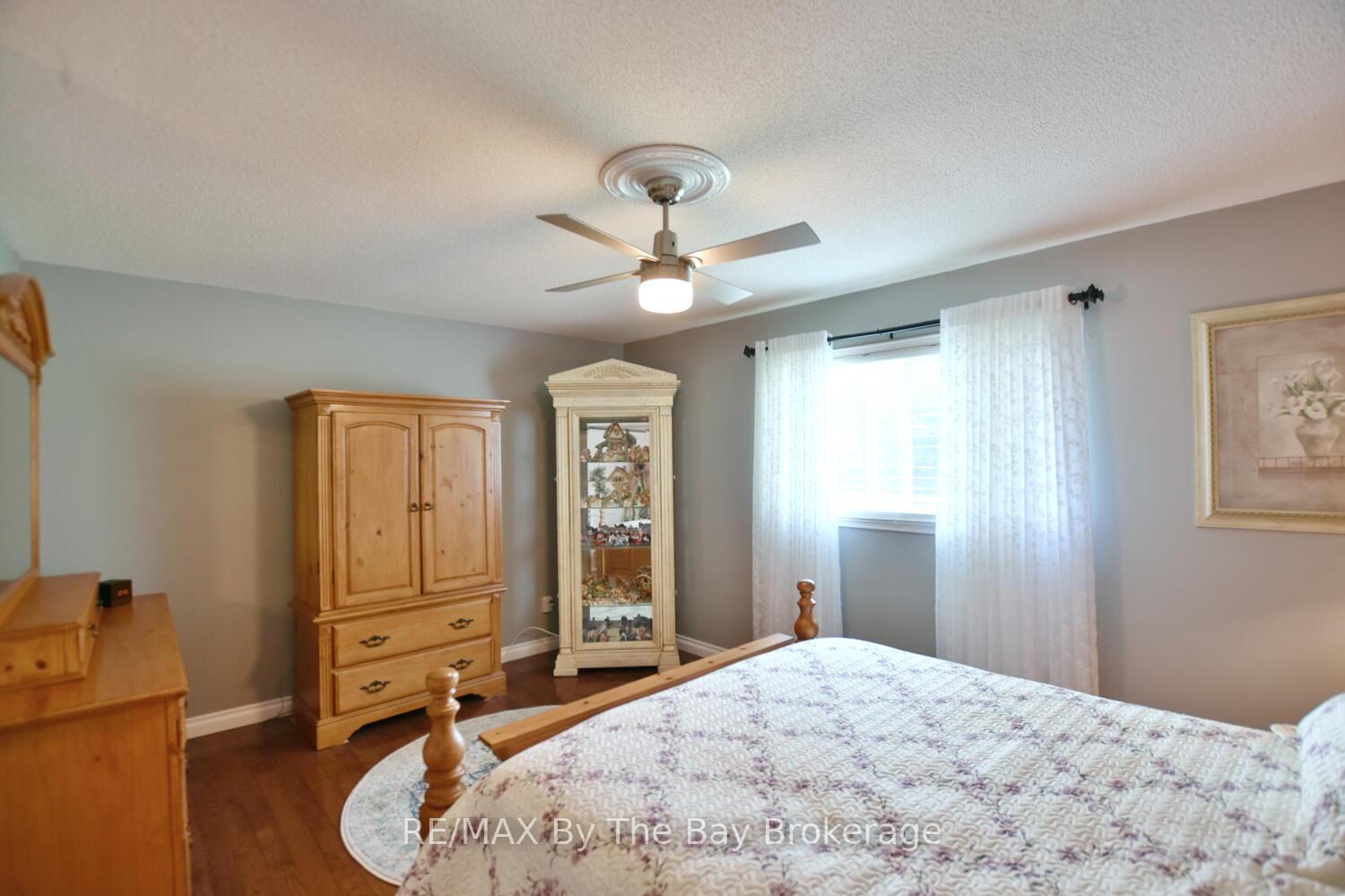 Photo 16 of 41 Evergreen Crescent, Wasaga Beach — HOMEH