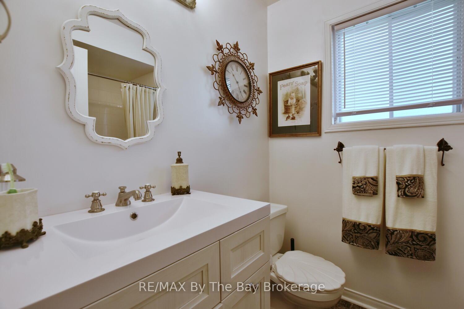 Photo 20 of 41 Evergreen Crescent, Wasaga Beach — HOMEH