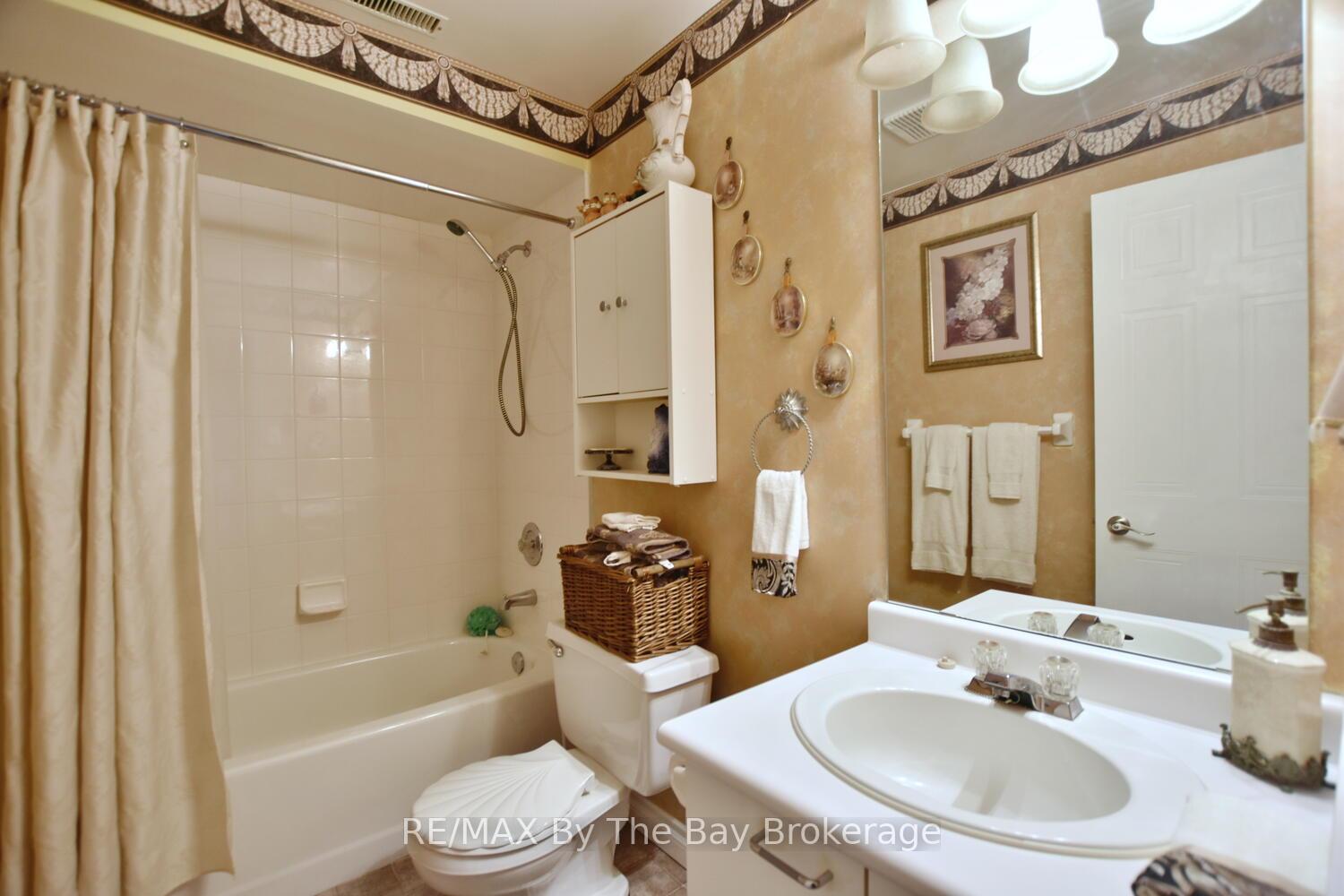 Photo 33 of 41 Evergreen Crescent, Wasaga Beach — HOMEH