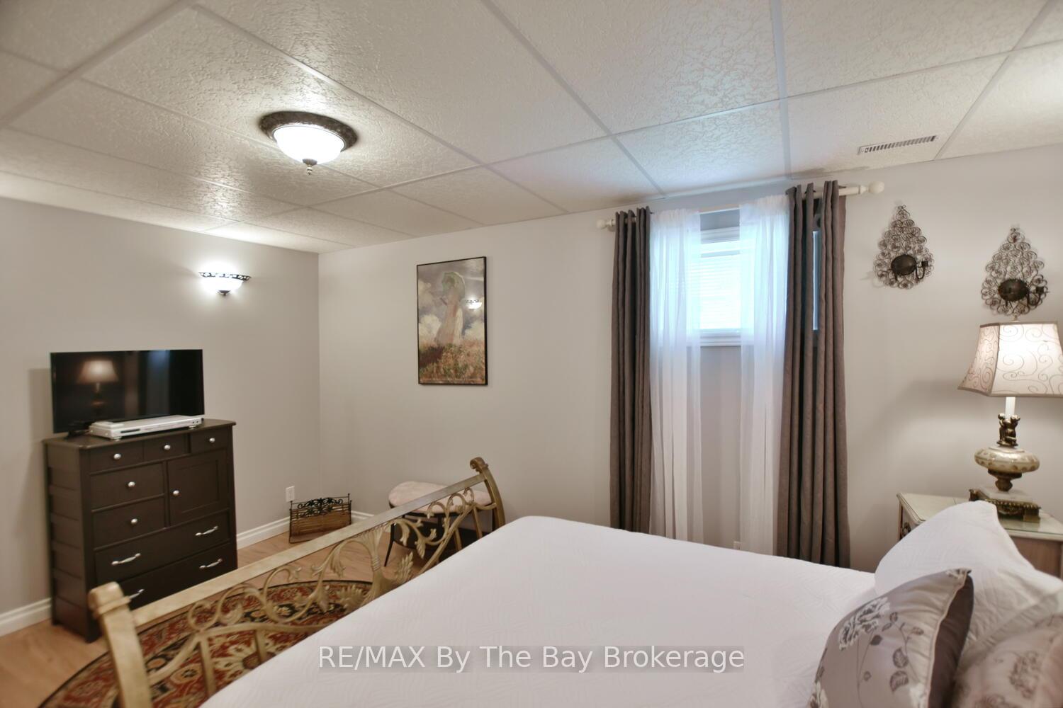 Photo 35 of 41 Evergreen Crescent, Wasaga Beach — HOMEH