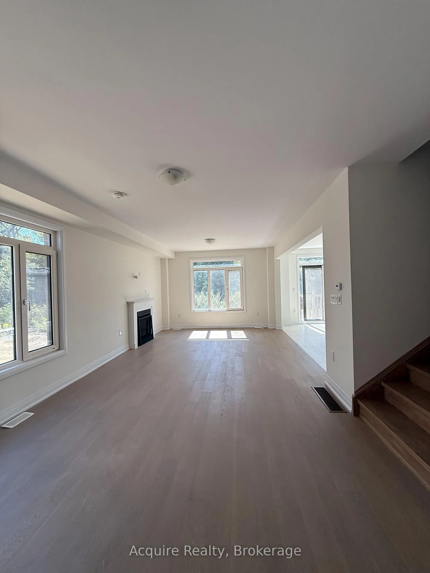 Photo 3 of 11 Dagenham Drive, Whitby, Rural Whitby — HOMEH