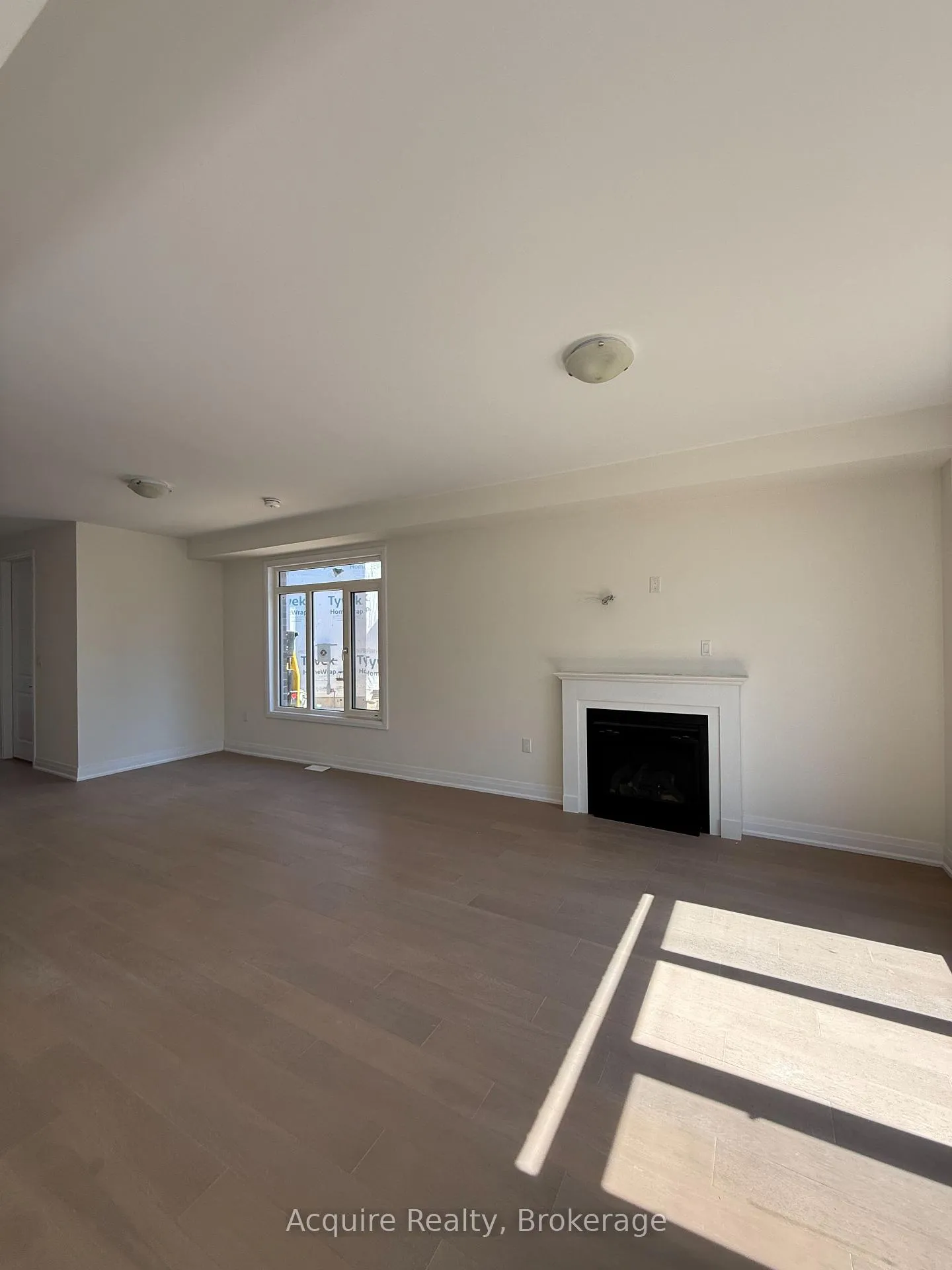 Photo 5 of 11 Dagenham Drive, Whitby, Rural Whitby — HOMEH