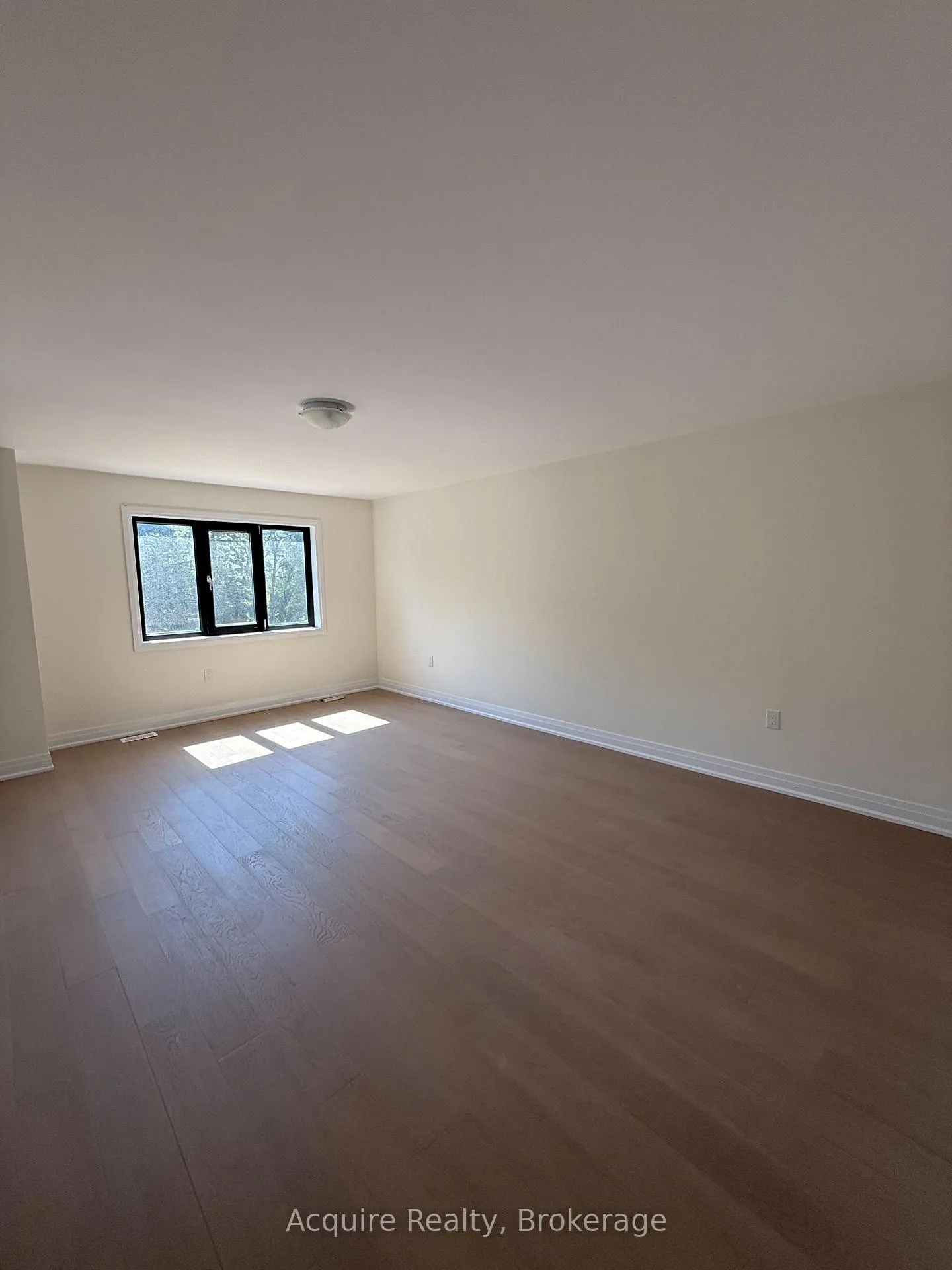 Photo 10 of 11 Dagenham Drive, Whitby, Rural Whitby — HOMEH