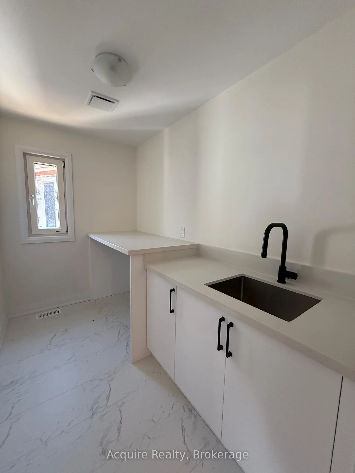 Photo 15 of 11 Dagenham Drive, Whitby, Rural Whitby — HOMEH