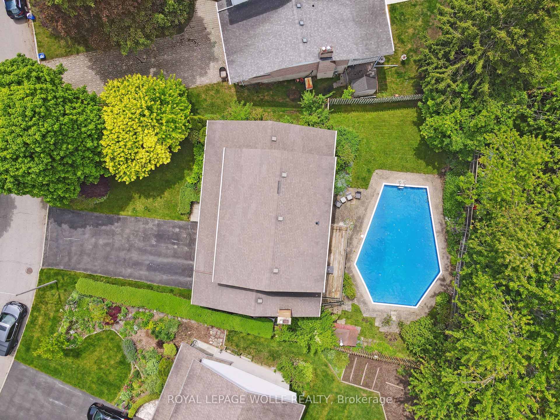 Photo 2 of 143 Weston Place, Waterloo — HOMEH