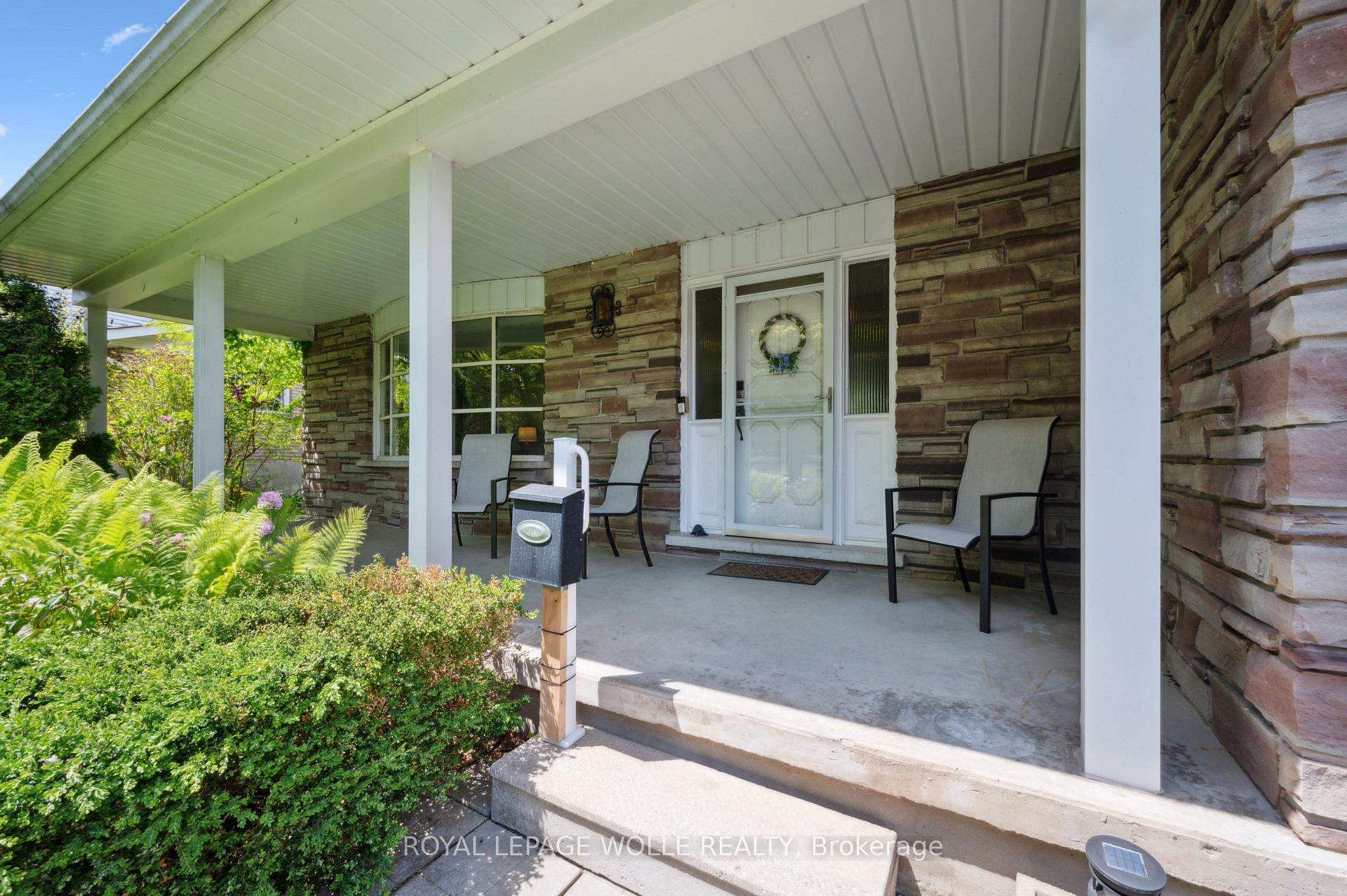 Photo 6 of 143 Weston Place, Waterloo — HOMEH