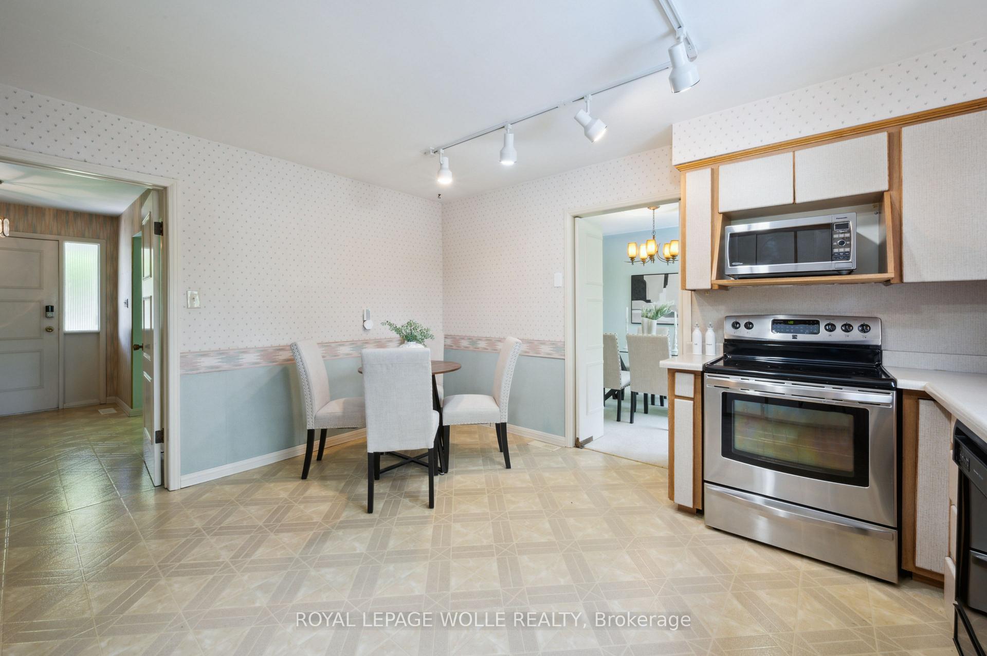 Photo 15 of 143 Weston Place, Waterloo — HOMEH
