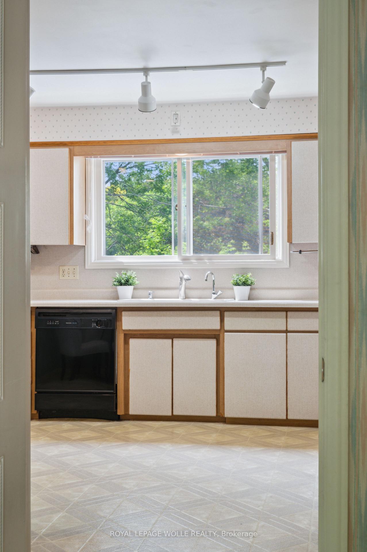 Photo 18 of 143 Weston Place, Waterloo — HOMEH