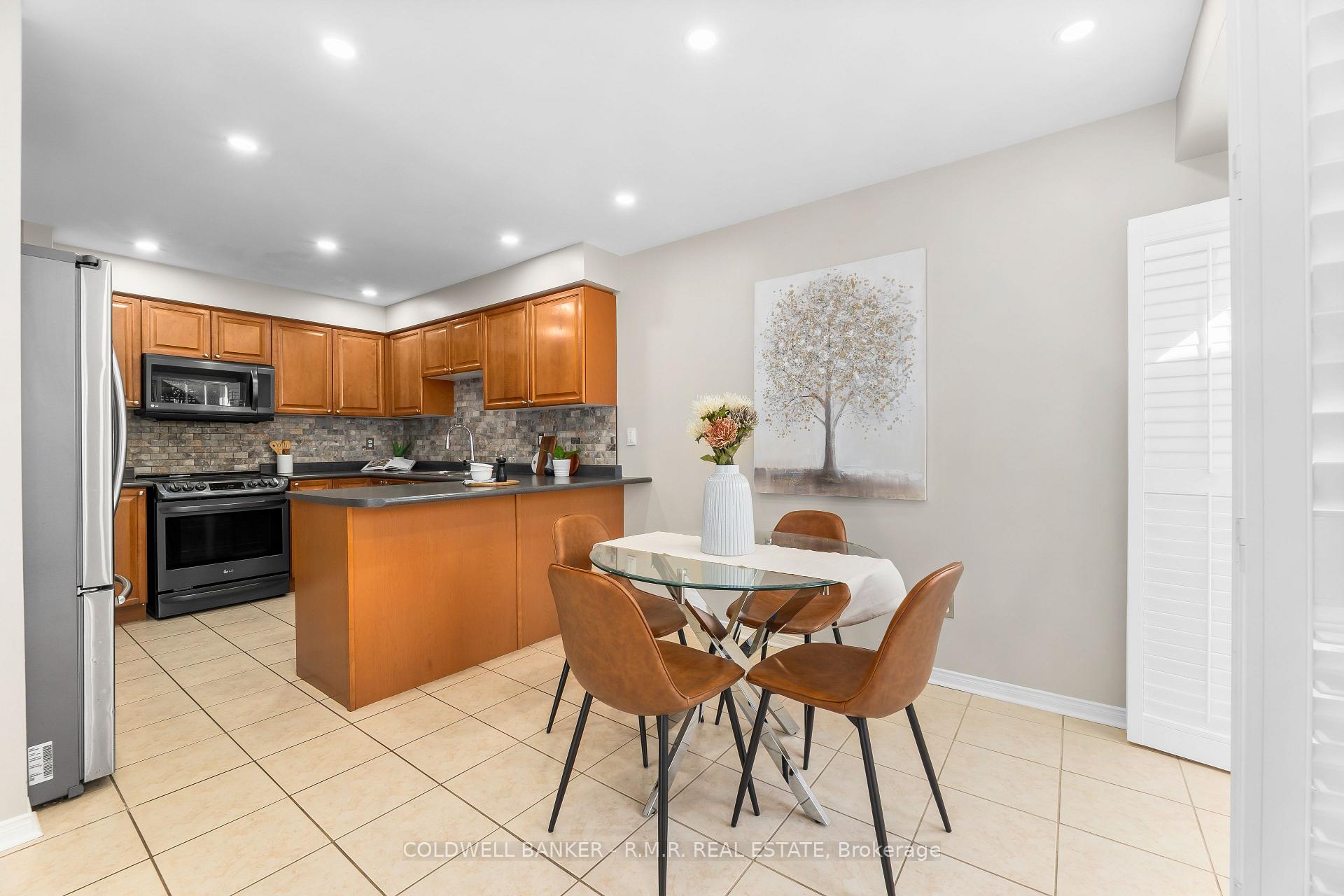 Photo 10 of 62 Ipswich Place, Whitby, Brooklin — HOMEH