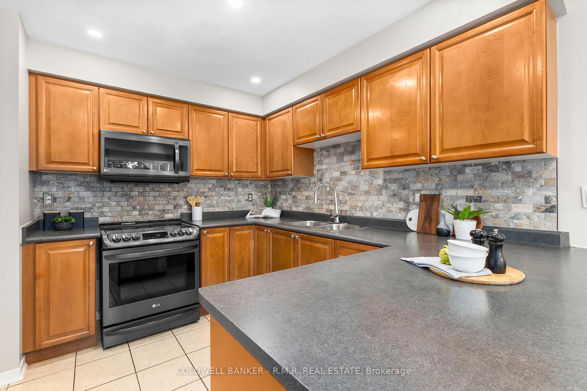Photo 11 of 62 Ipswich Place, Whitby, Brooklin — HOMEH