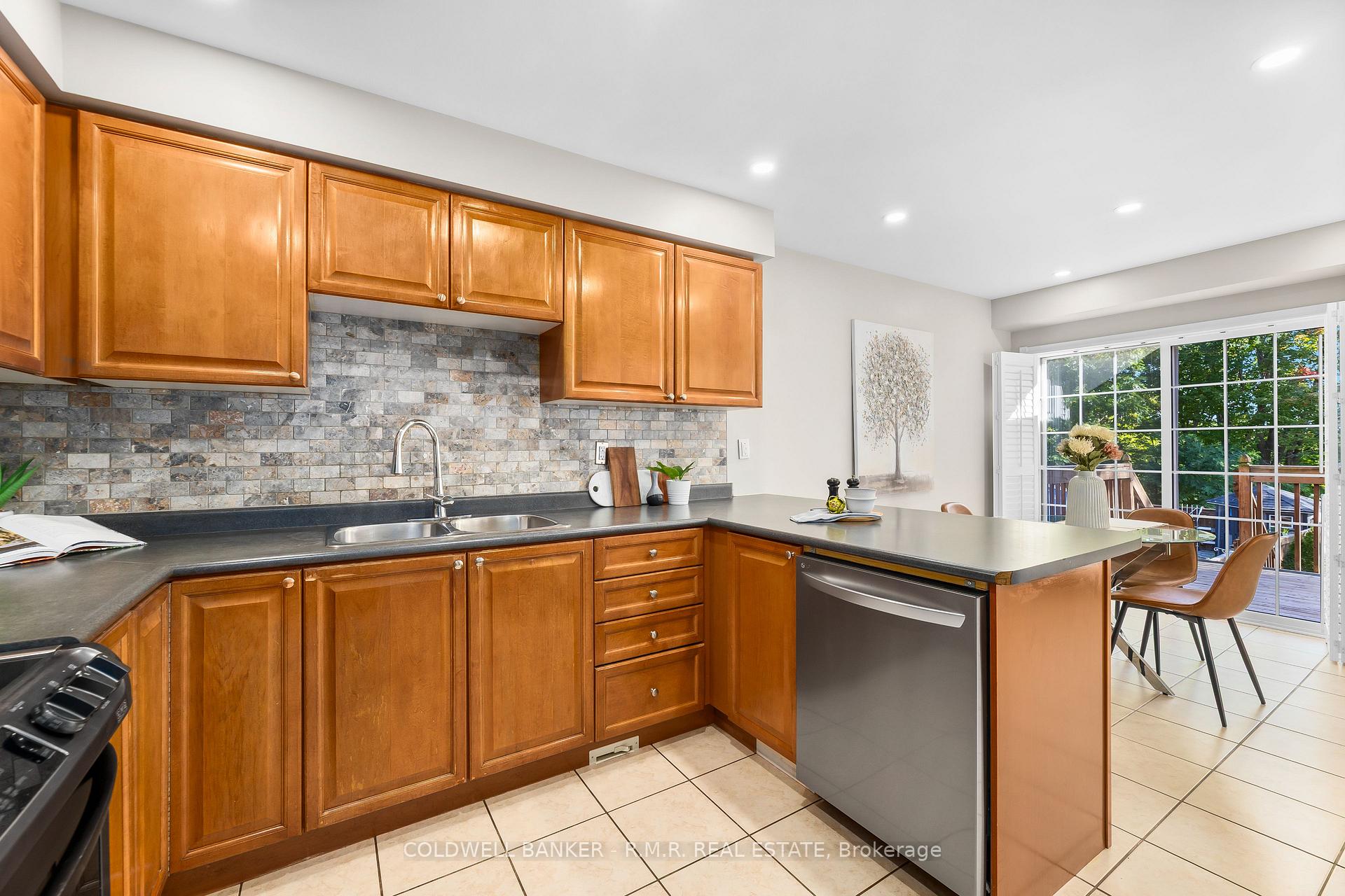 Photo 12 of 62 Ipswich Place, Whitby, Brooklin — HOMEH