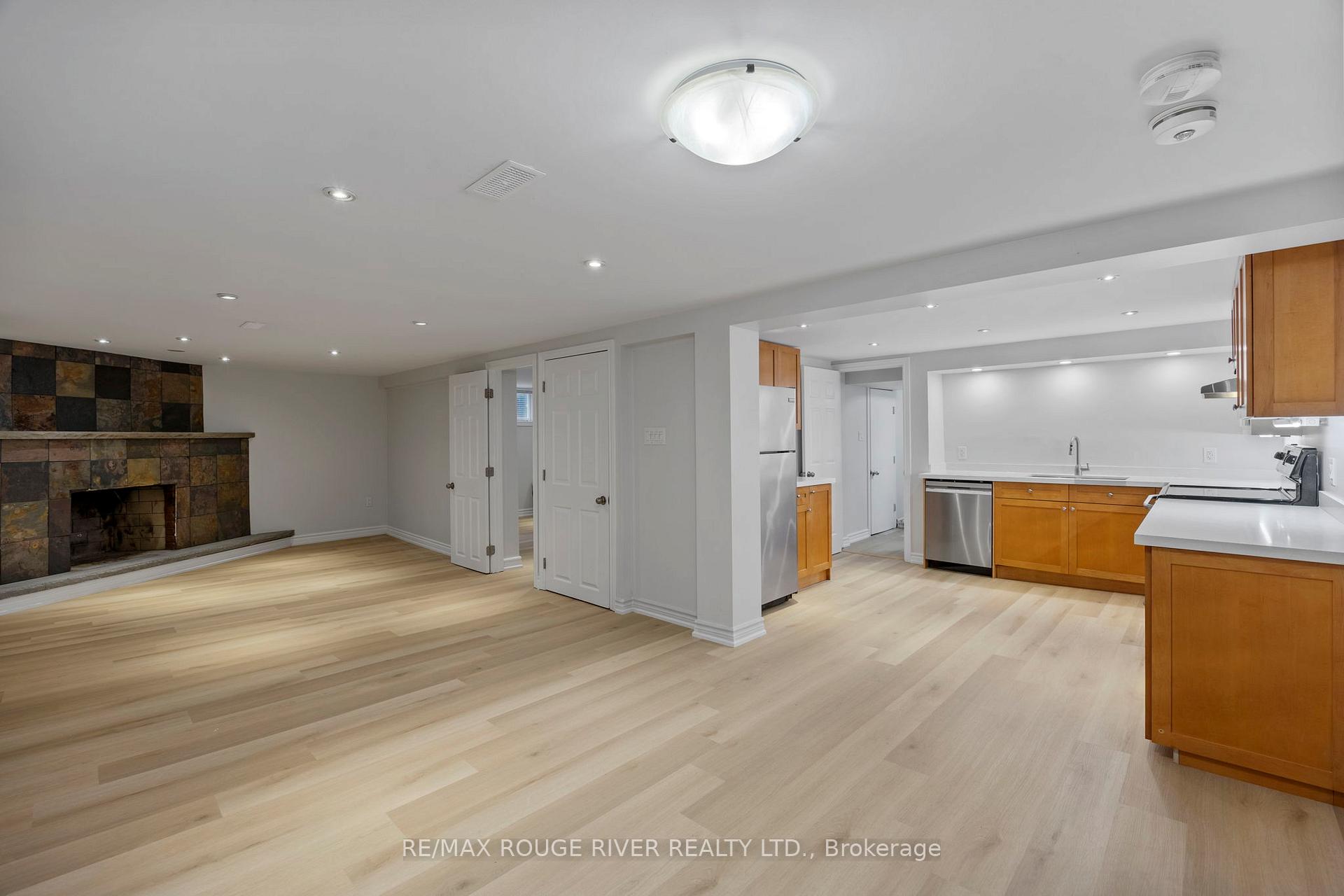 Photo 2 of Unit Lower, 902 Donovan Crescent, Whitby, Williamsburg — HOMEH