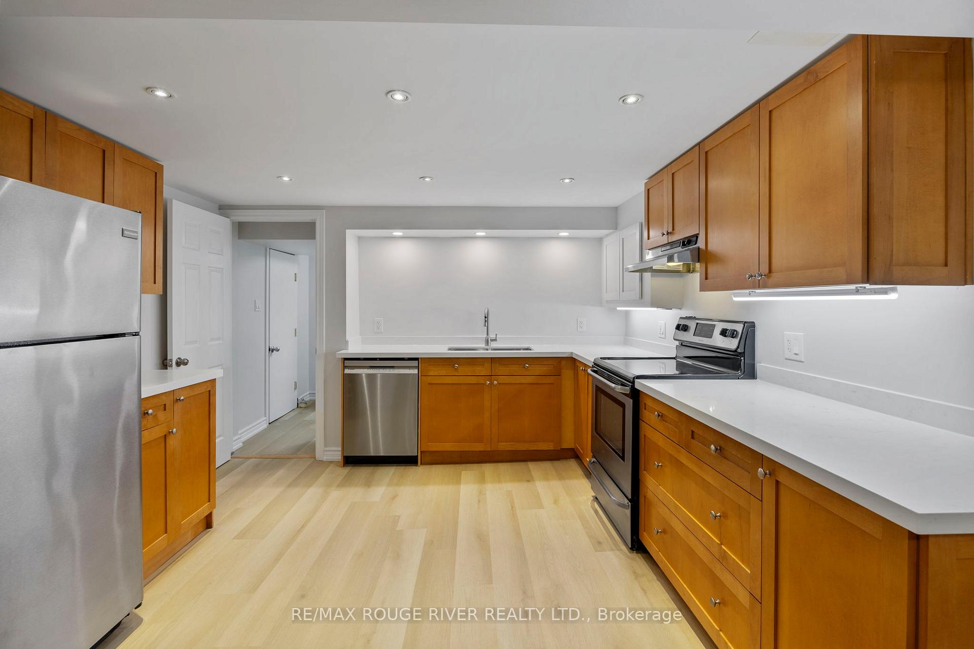 Photo 3 of Unit Lower, 902 Donovan Crescent, Whitby, Williamsburg — HOMEH