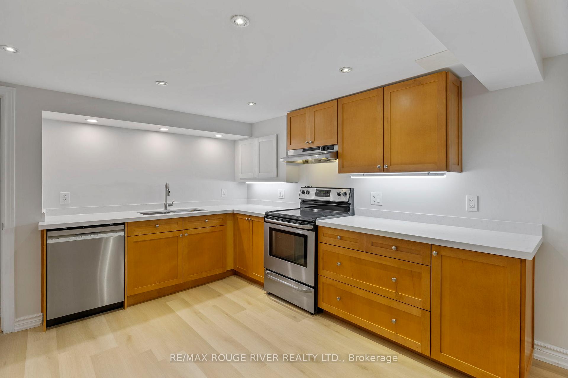 Photo 4 of Unit Lower, 902 Donovan Crescent, Whitby, Williamsburg — HOMEH