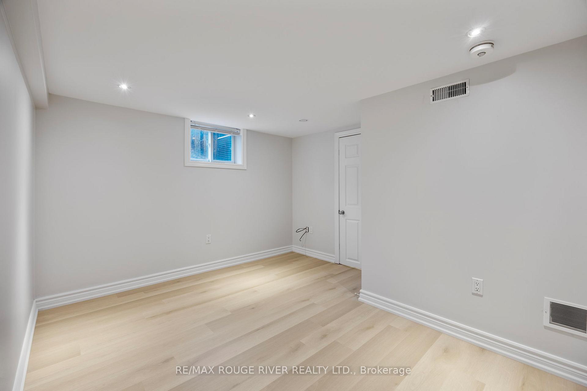 Photo 12 of Unit Lower, 902 Donovan Crescent, Whitby, Williamsburg — HOMEH