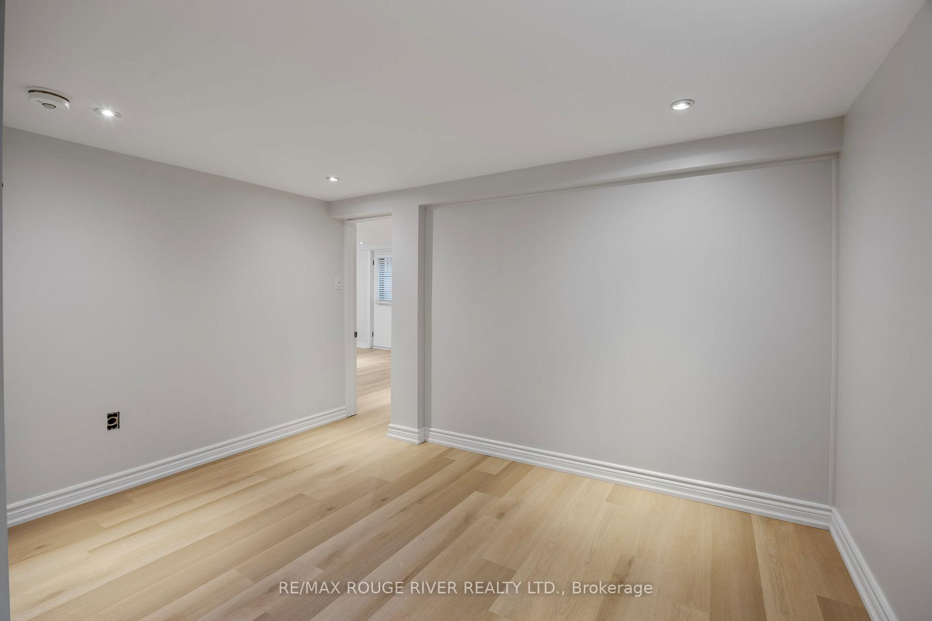 Photo 13 of Unit Lower, 902 Donovan Crescent, Whitby, Williamsburg — HOMEH