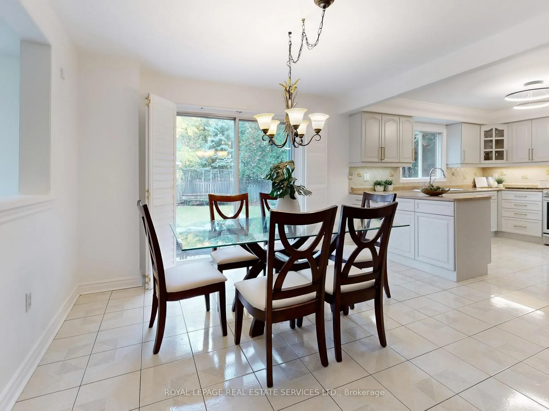 Photo 13 of 258 Westmount Boulevard, Vaughan, Beverley Glen — HOMEH