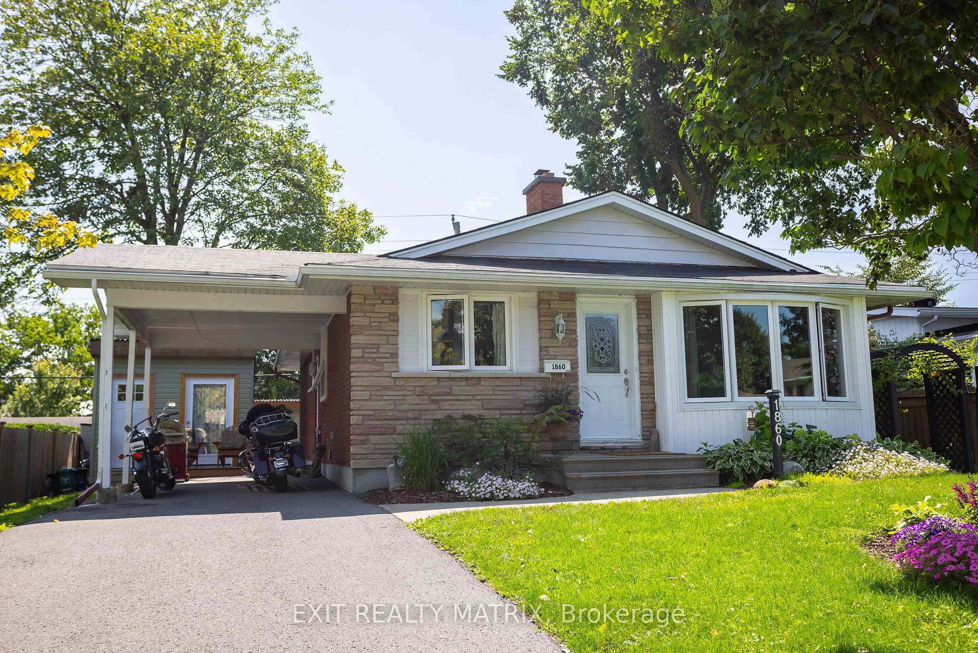 Photo 3 of 1860 Featherston Drive, Ottawa, Guildwood Estates - Urbandale Acres — HOMEH
