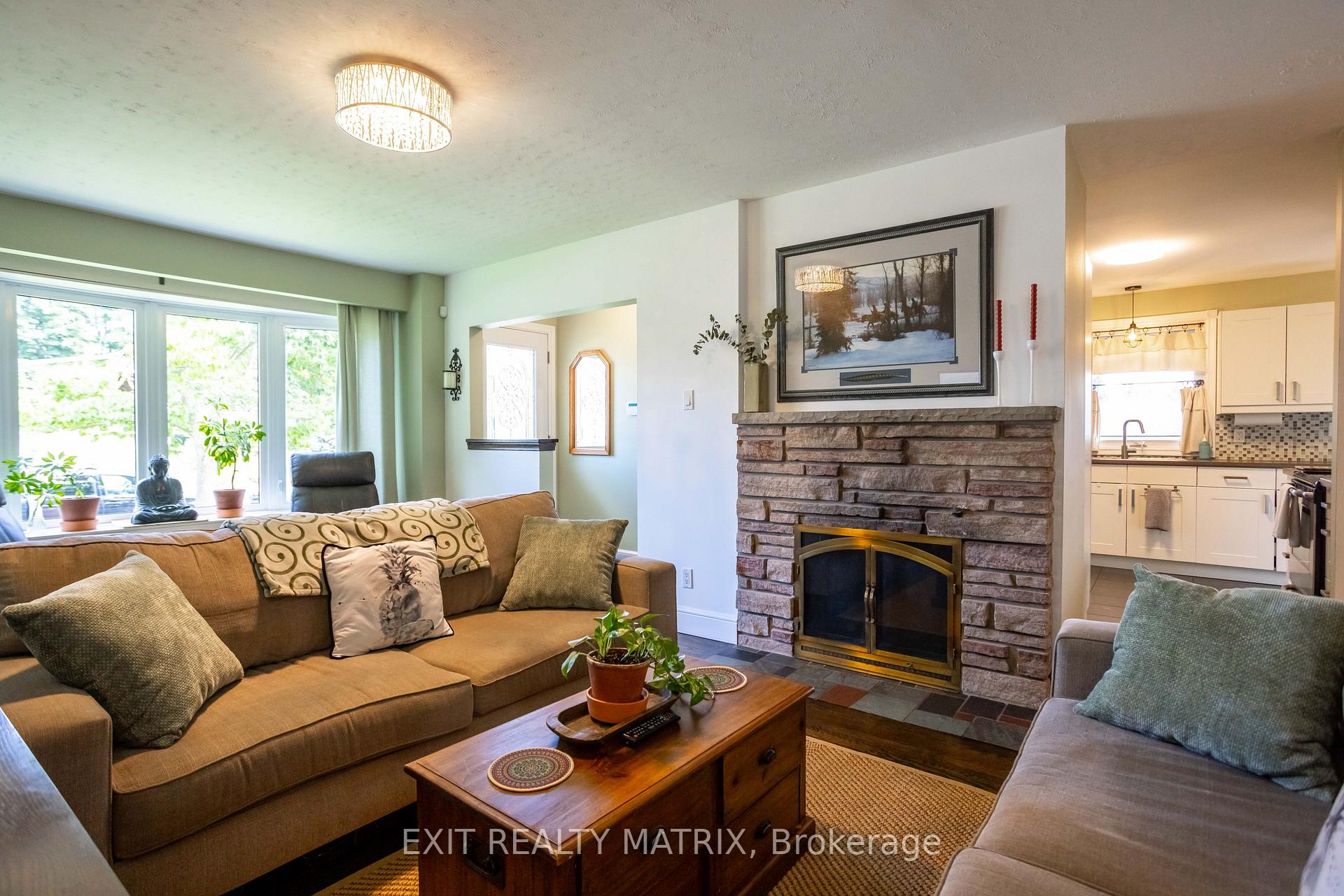 Photo 5 of 1860 Featherston Drive, Ottawa, Guildwood Estates - Urbandale Acres — HOMEH