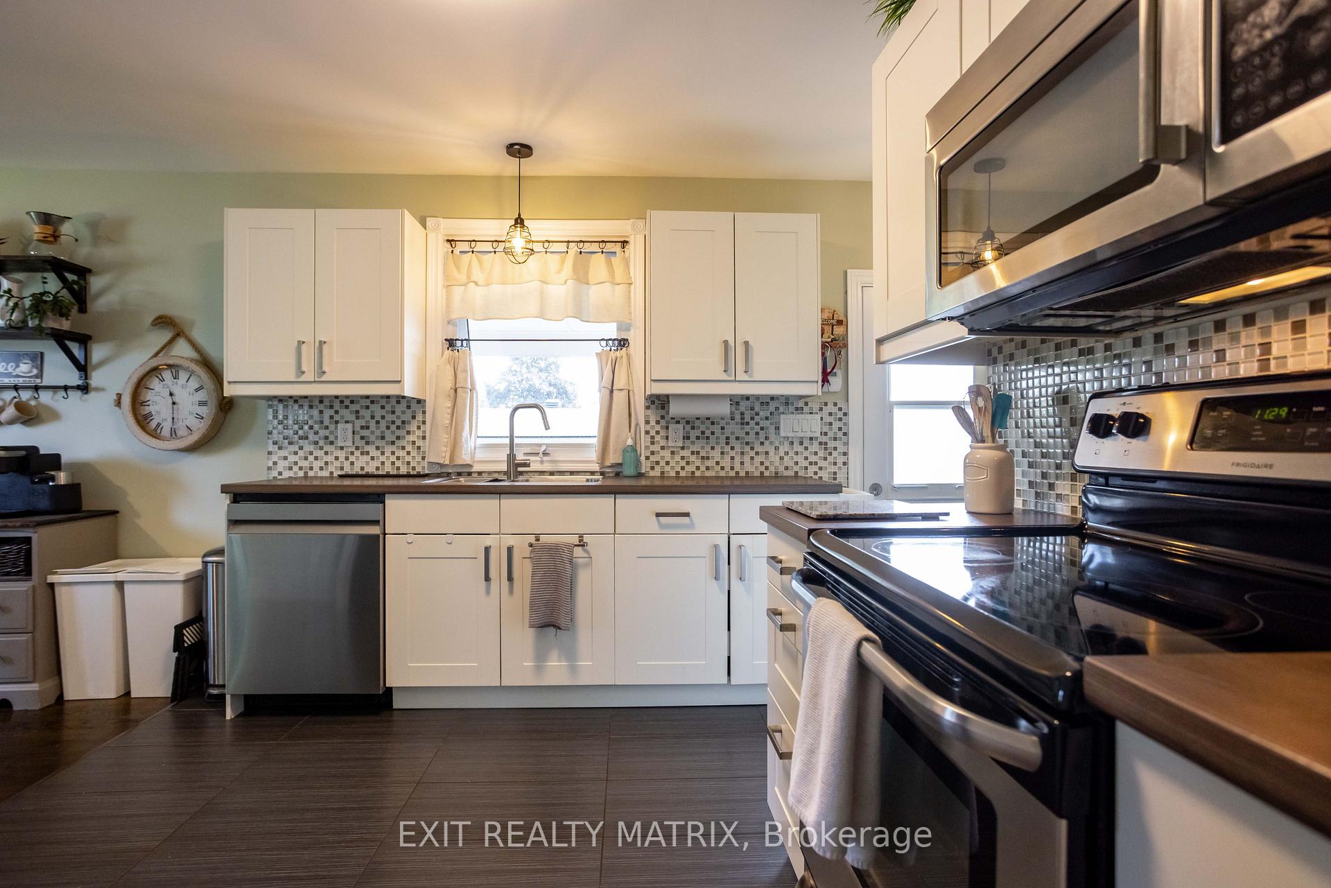 Photo 12 of 1860 Featherston Drive, Ottawa, Guildwood Estates - Urbandale Acres — HOMEH