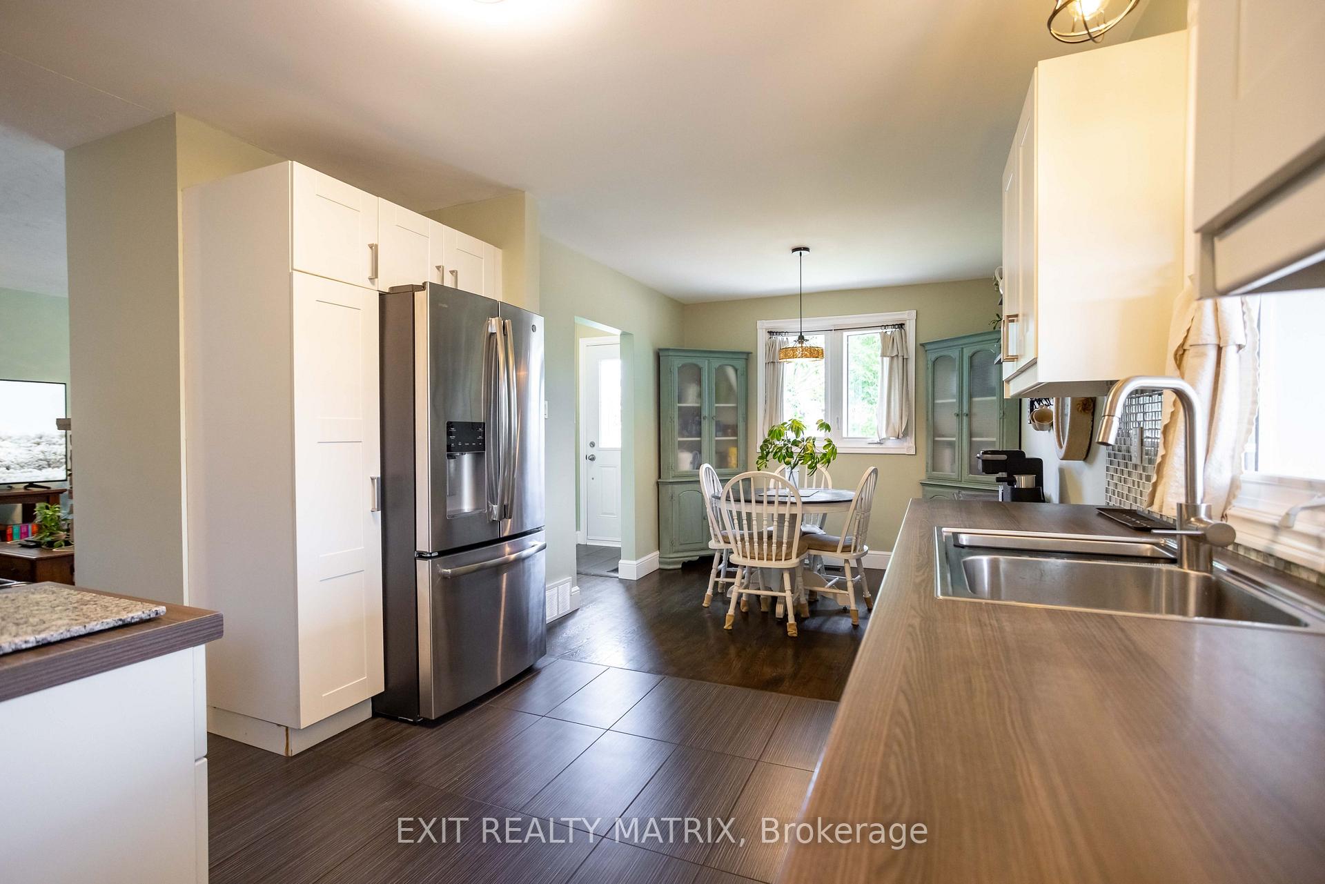 Photo 13 of 1860 Featherston Drive, Ottawa, Guildwood Estates - Urbandale Acres — HOMEH