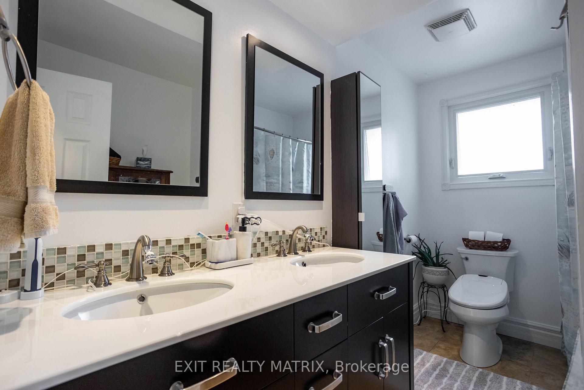 Photo 17 of 1860 Featherston Drive, Ottawa, Guildwood Estates - Urbandale Acres — HOMEH