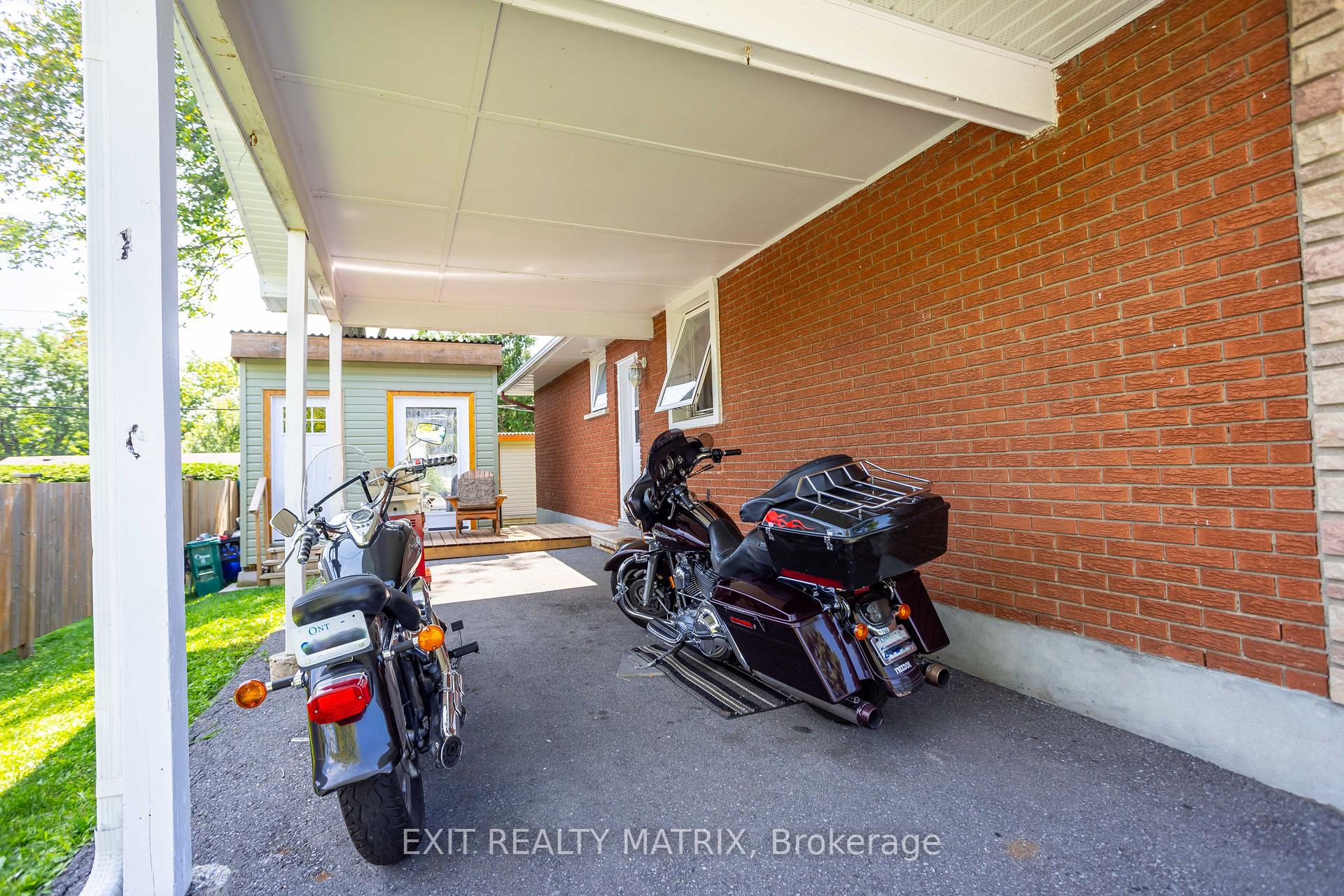 Photo 25 of 1860 Featherston Drive, Ottawa, Guildwood Estates - Urbandale Acres — HOMEH