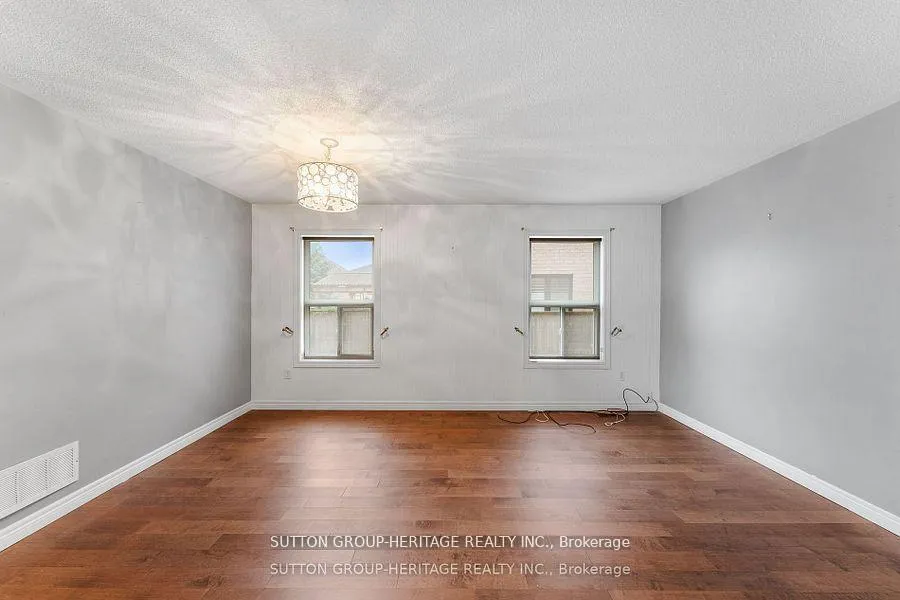 Photo 15 of 34 Ball Crescent, Whitby, Williamsburg — HOMEH