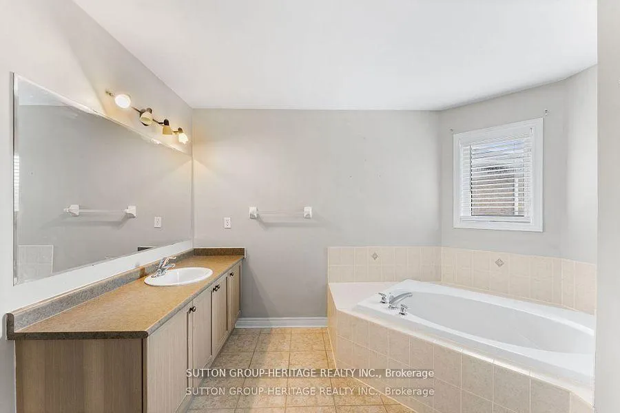 Photo 19 of 34 Ball Crescent, Whitby, Williamsburg — HOMEH