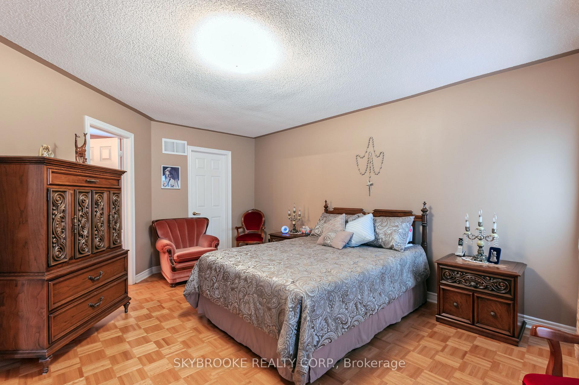 Photo 16 of 84 Chateau Drive, Vaughan, Vellore Village — HOMEH
