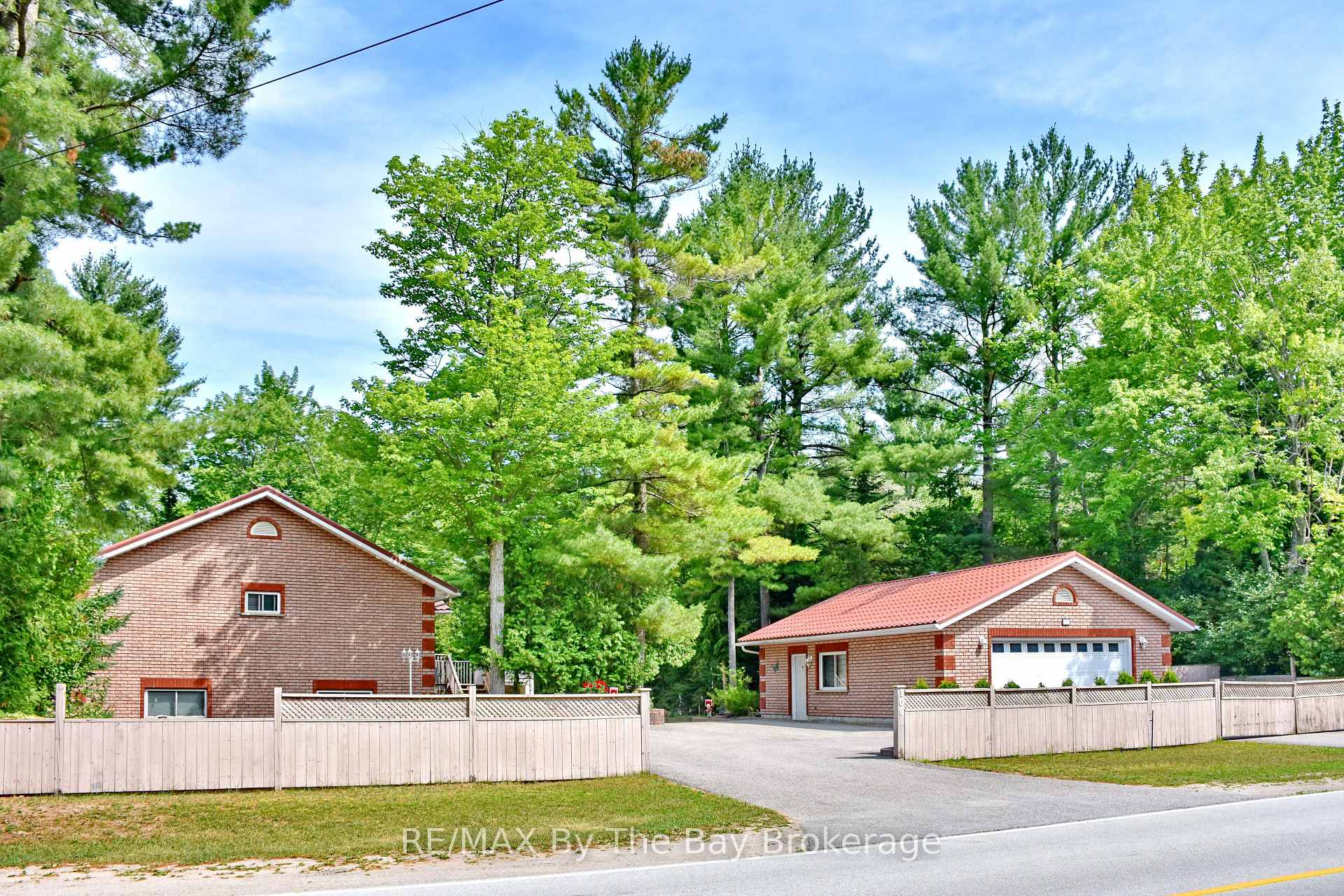 Photo 1 of 106 Deerbrook Drive, Wasaga Beach — HOMEH