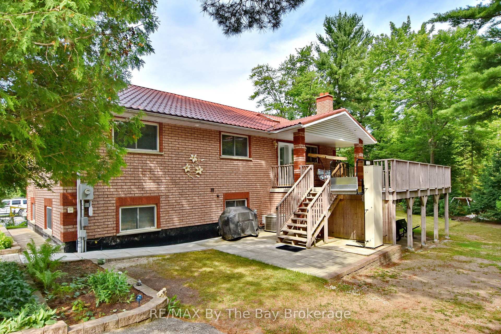 Photo 2 of 106 Deerbrook Drive, Wasaga Beach — HOMEH
