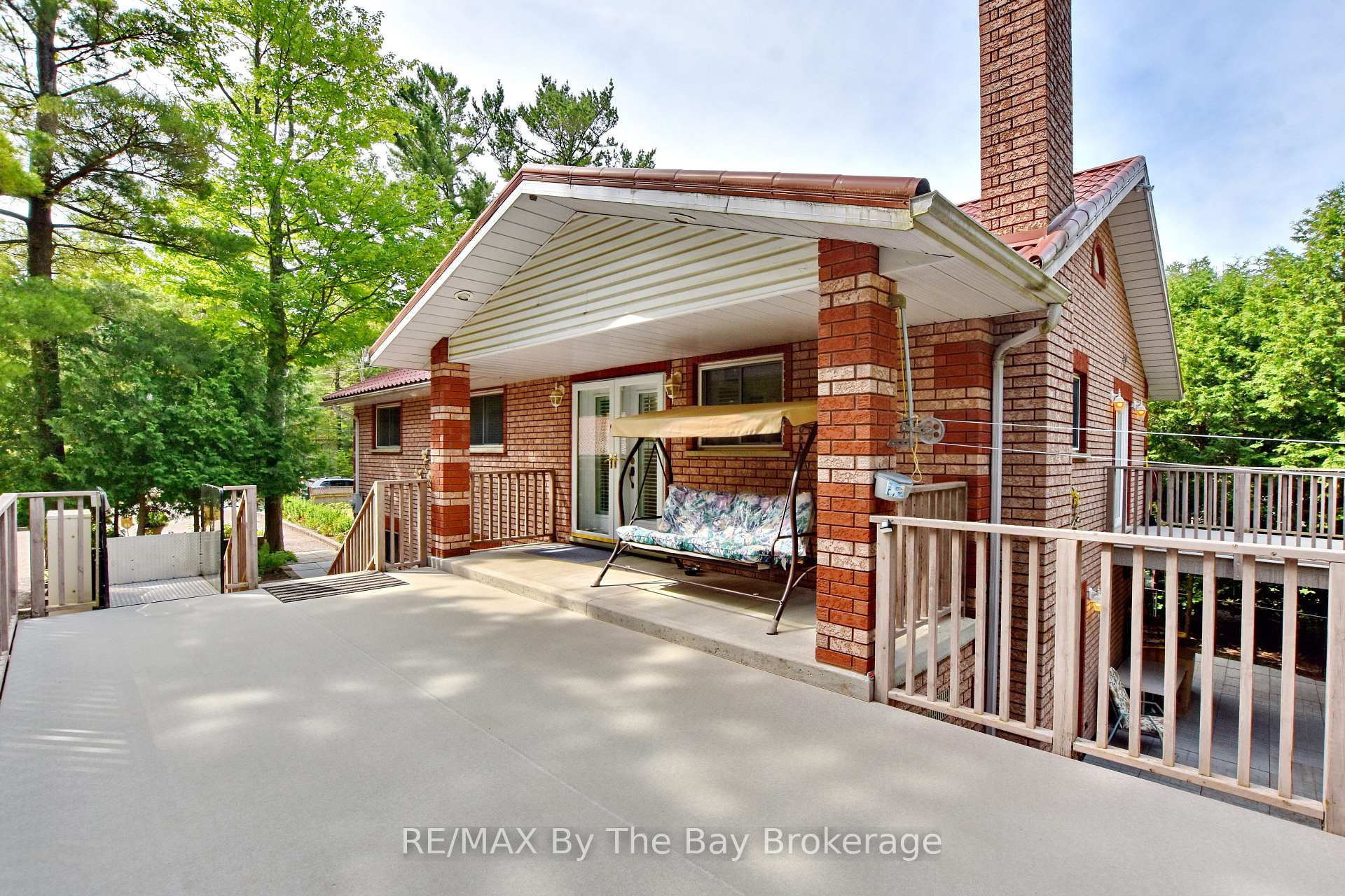Photo 6 of 106 Deerbrook Drive, Wasaga Beach — HOMEH