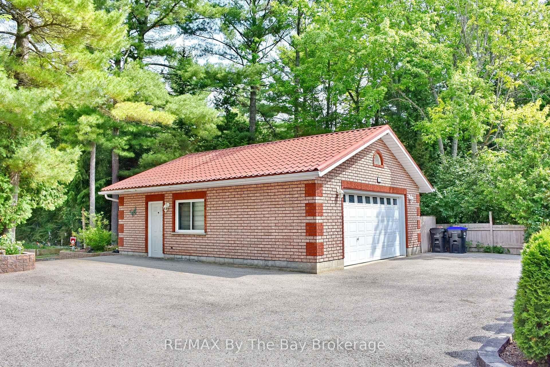 Photo 9 of 106 Deerbrook Drive, Wasaga Beach — HOMEH