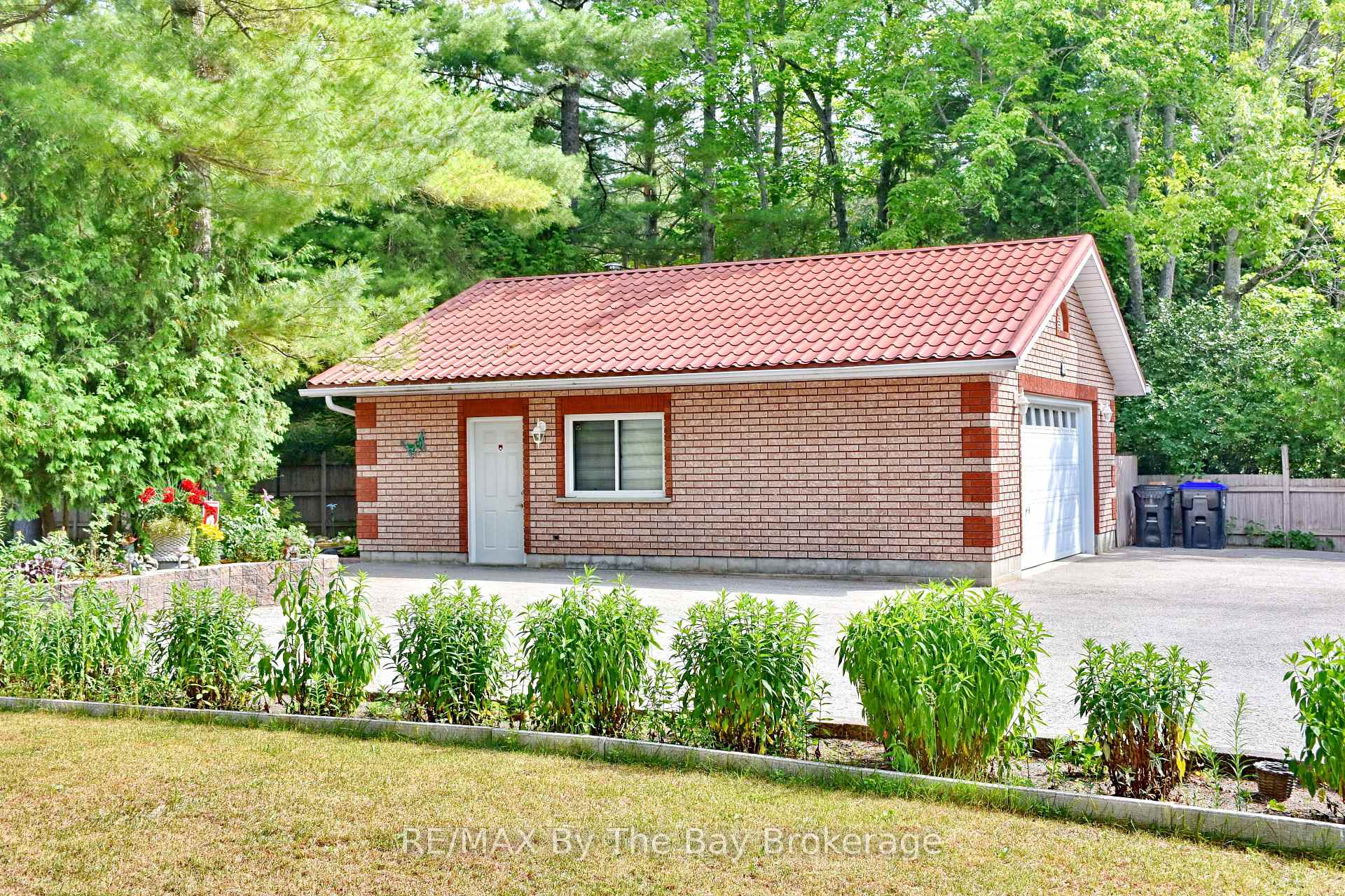 Photo 10 of 106 Deerbrook Drive, Wasaga Beach — HOMEH